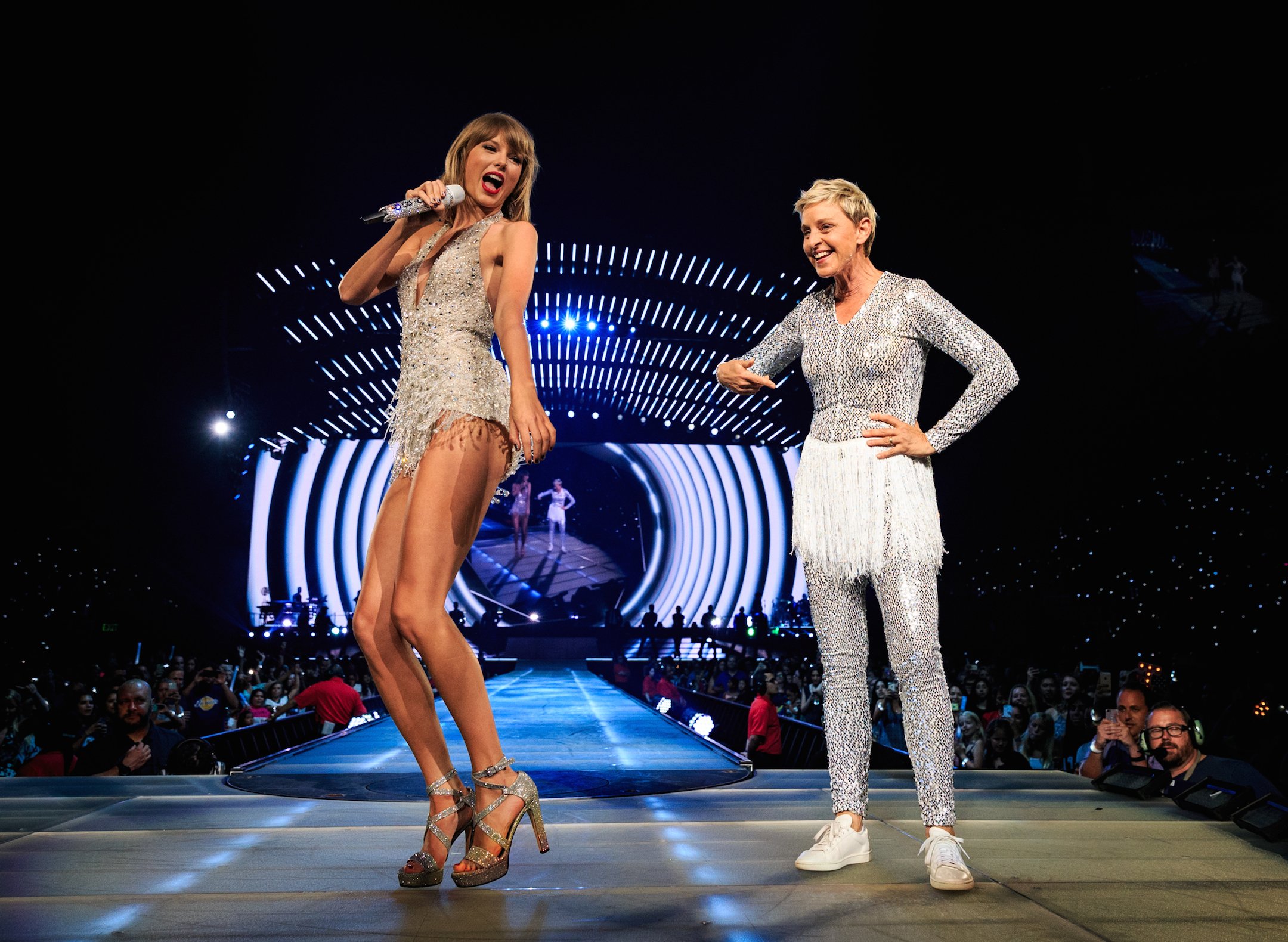 Photos of Taylor Swift height compared to other singers | Ellen DeGeneres