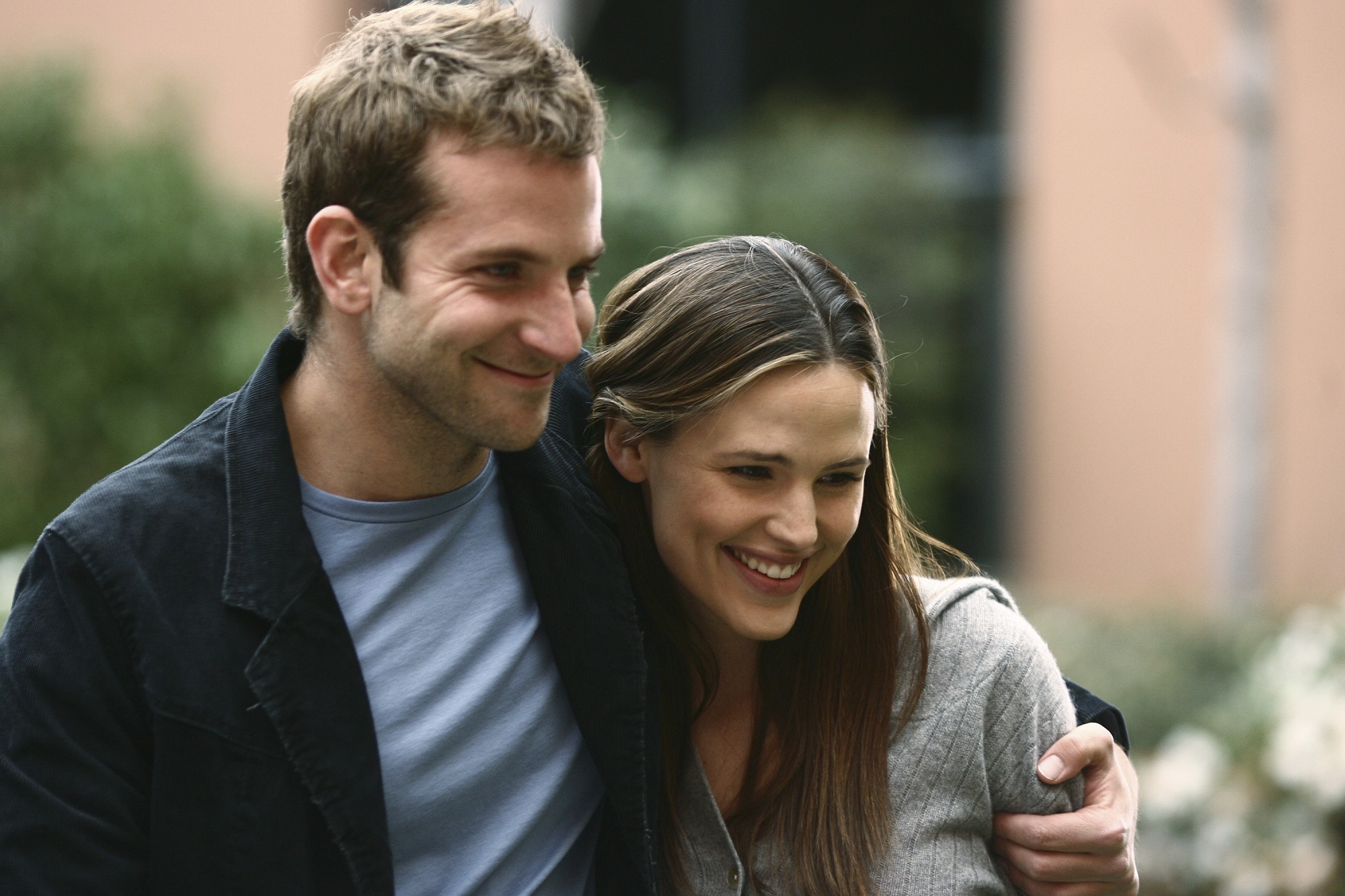 (L-R) Bradley Cooper, Jennifer Garner in the 'Alias' episode 'There's Only One Sydney Bristow'