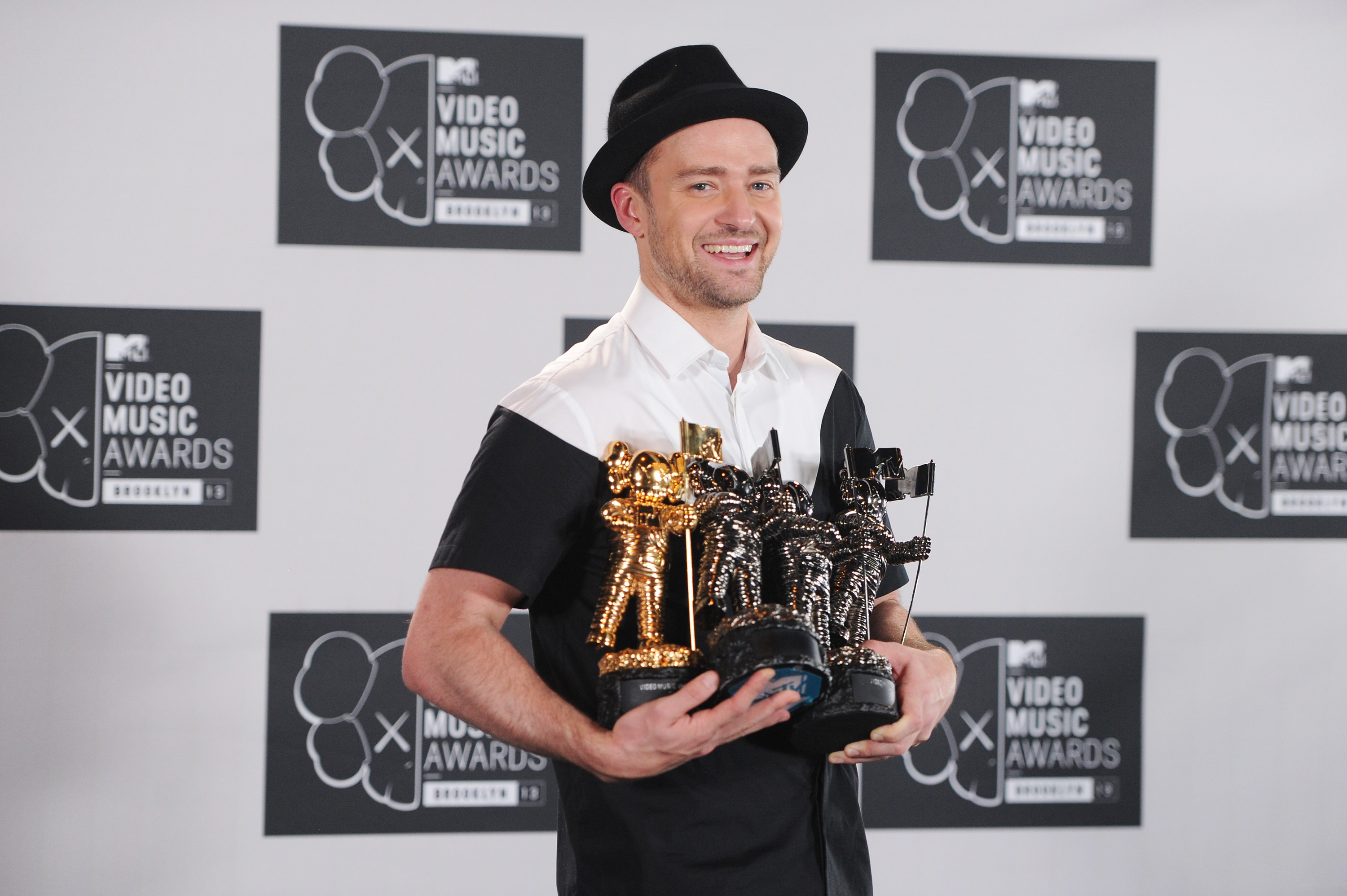 Justin Timberlake wearing a hat
