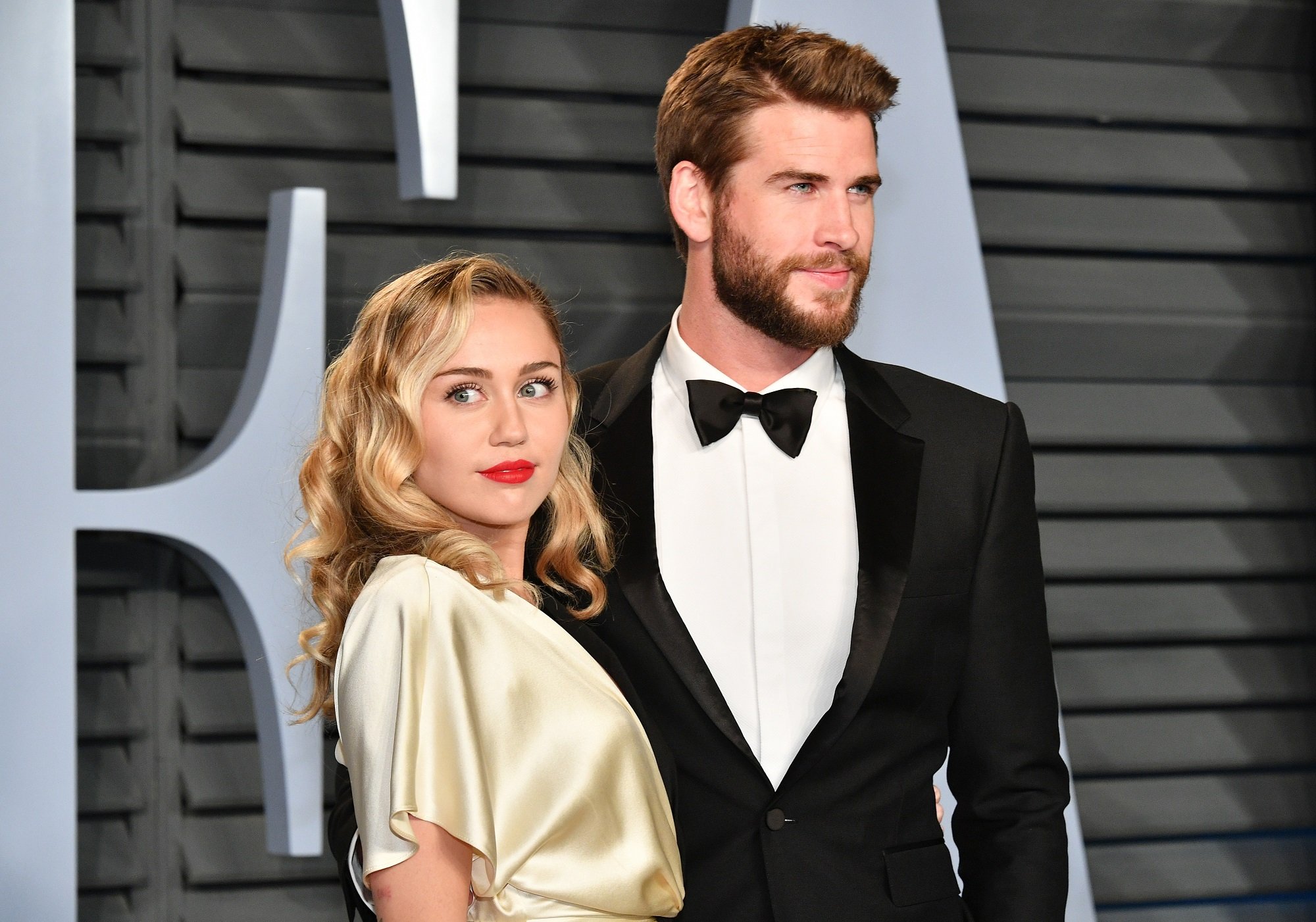 Miley Cyrus (L) and Liam Hemsworth attend the 2018 Vanity Fair Oscar Party on March 4, 2018 in Beverly Hills, California.
