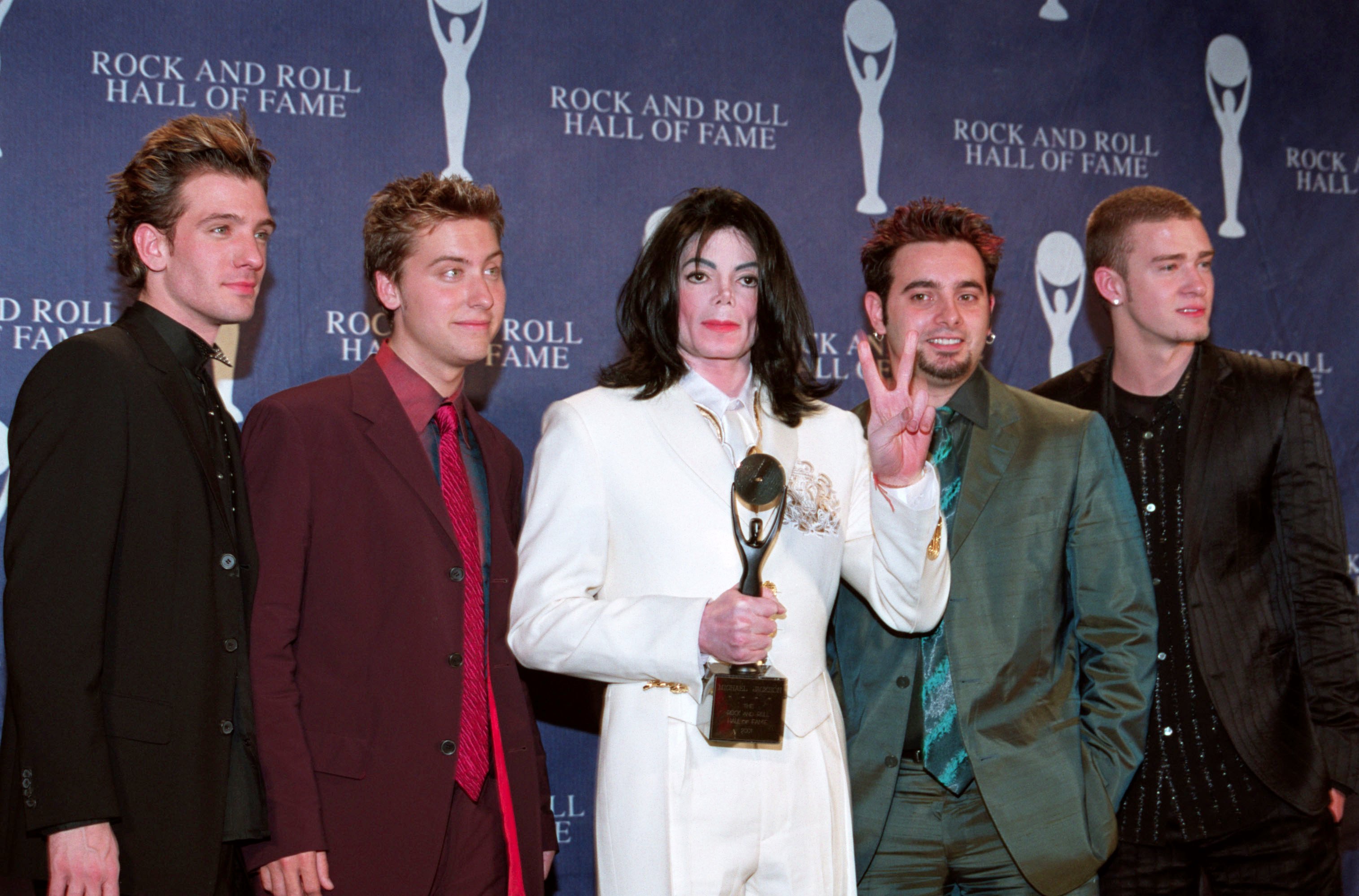 JC Chasez, Lance Bass, Michael Jackson, Chris Kirkpatrick, and Justin Timberlake wearing suits