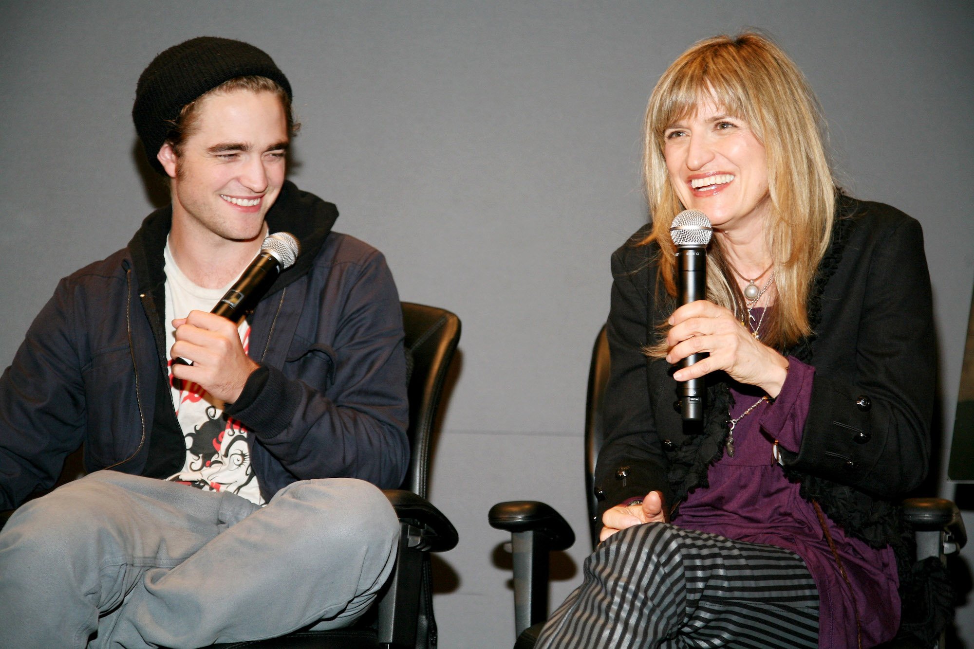Robert Pattinson and Catherine Hardwicke promote 'Twilight' at the Apple Store on Nov. 3, 2008.