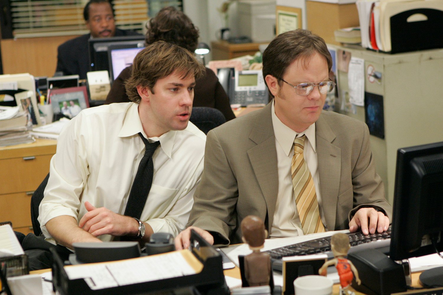 John Krasinski as Jim Halpert and Rainn WIlson as Dwight Schrute on 'The Office' 