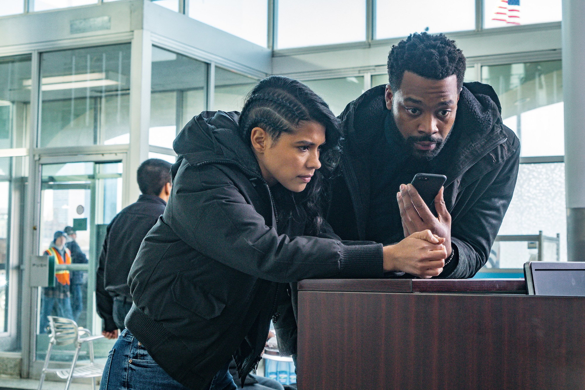 (L-R) Lisseth Chavez as Vanessa Rojas, LaRoyce Hawkins as Kevin Atwater