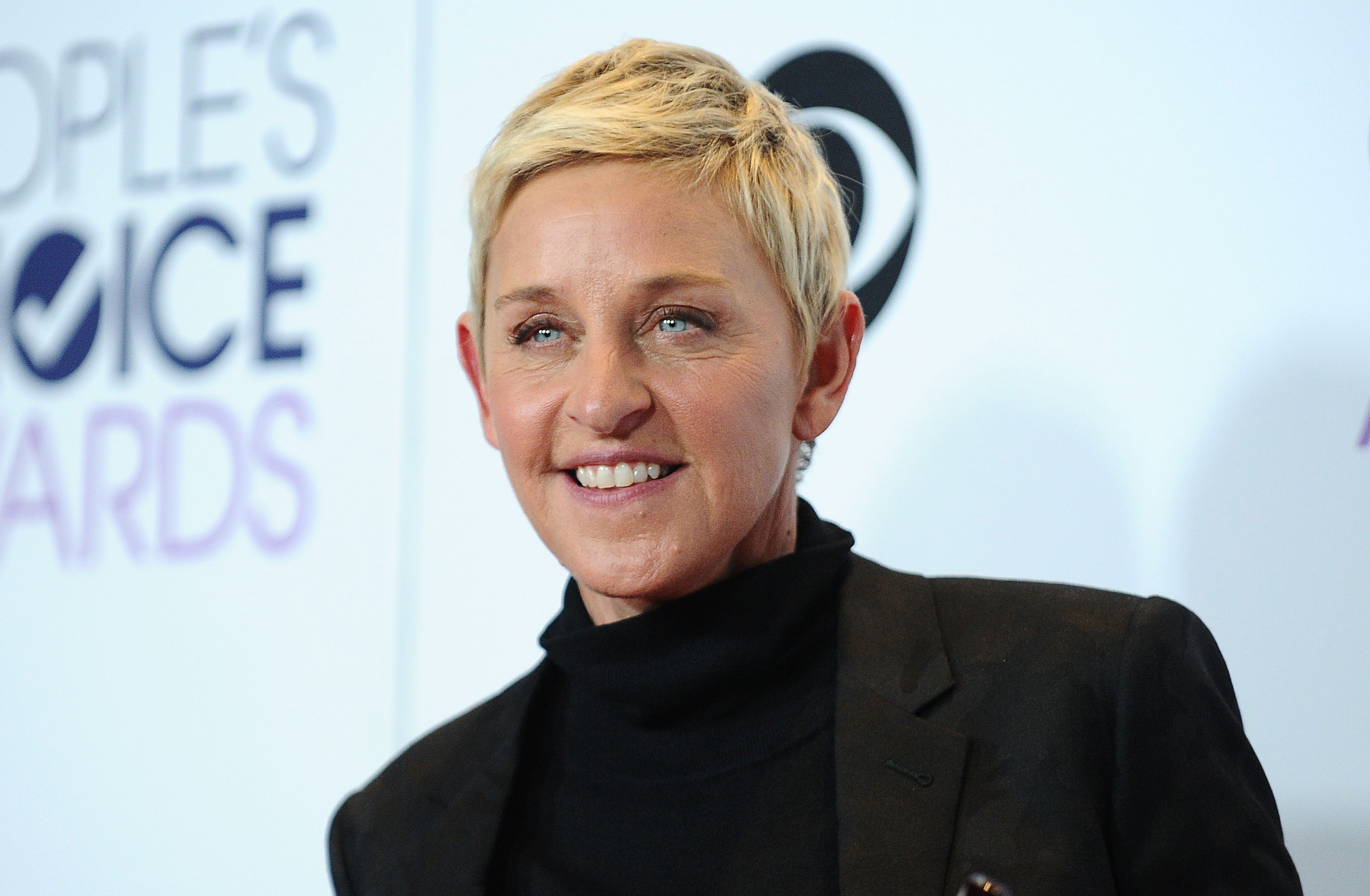 Ellen DeGeneres poses at the 2016 People's Choice Awards