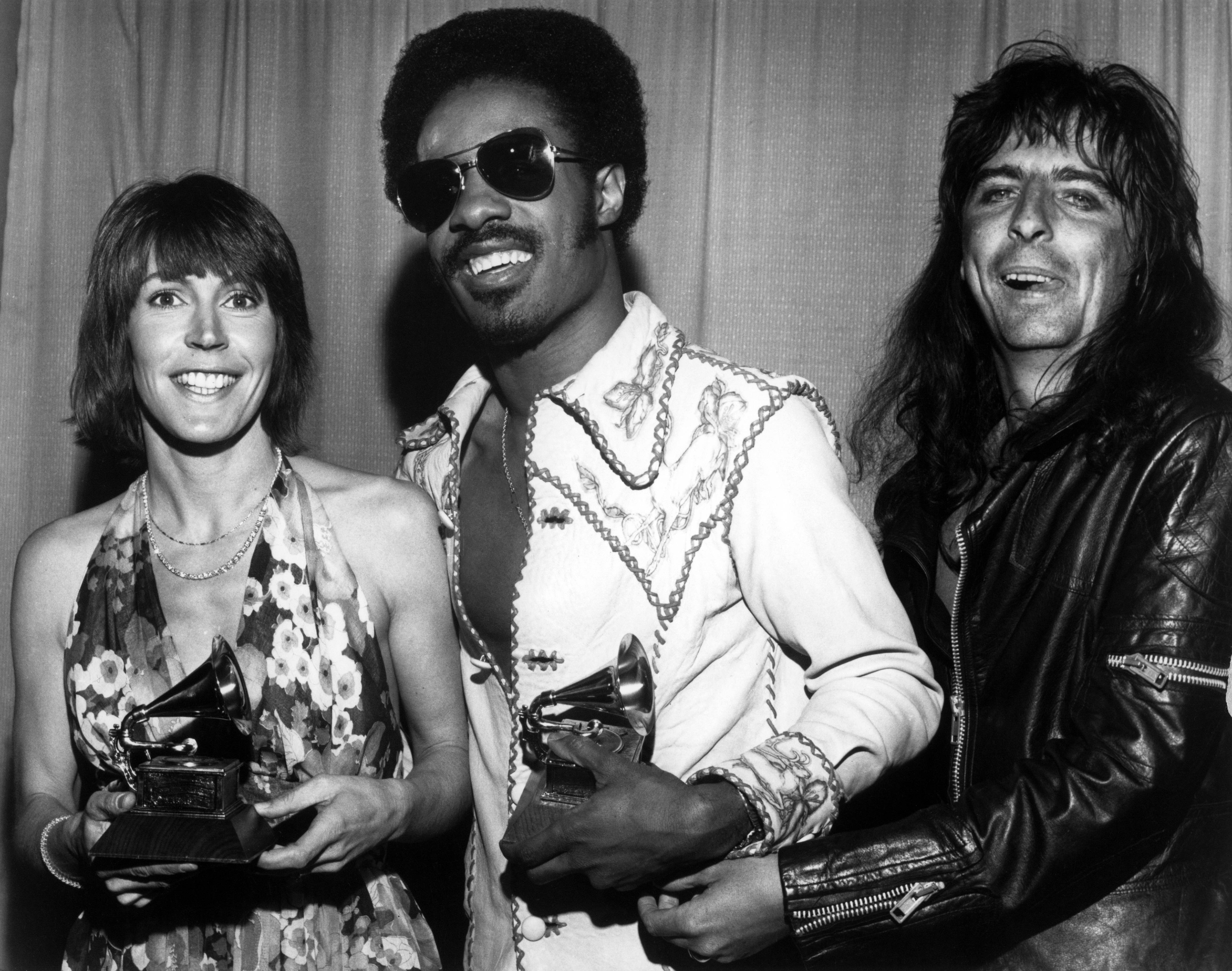 Helen Reddy in 1973 with her Grammy Award for her song 'I Am Woman'. She is pictured with Stevie Wonder and Alice Cooper.