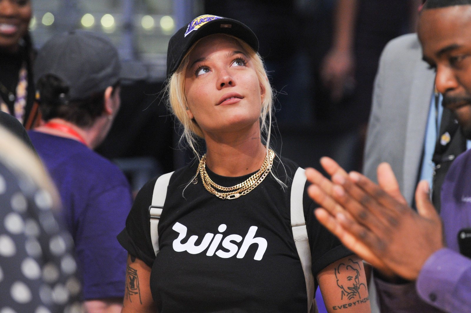 Halsey at a LA Lakers game