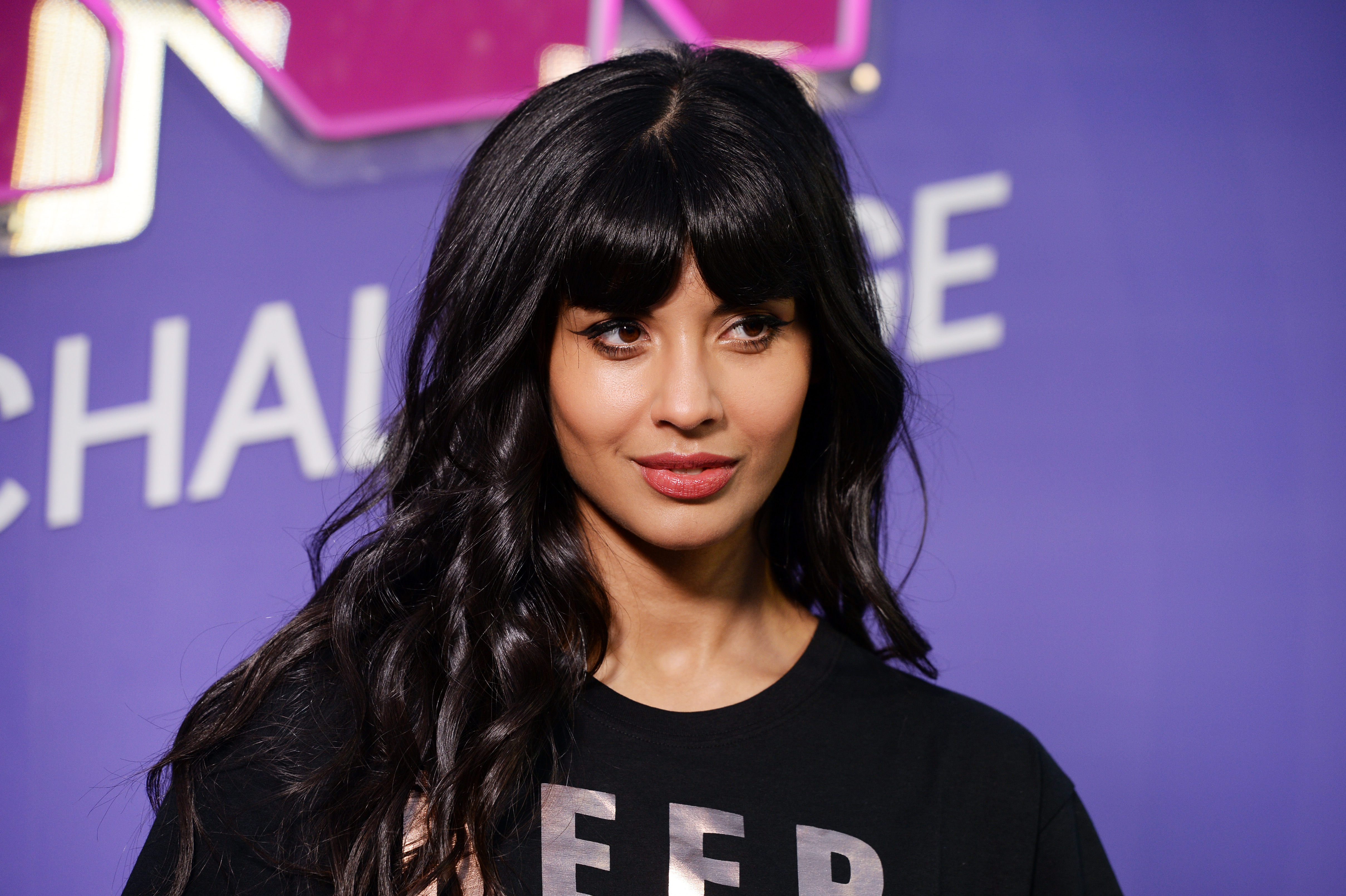 Jameela Jamil Cites ‘Privilege’ As Her Secret to Clear Skin & Some Twitter Users Are Annoyed