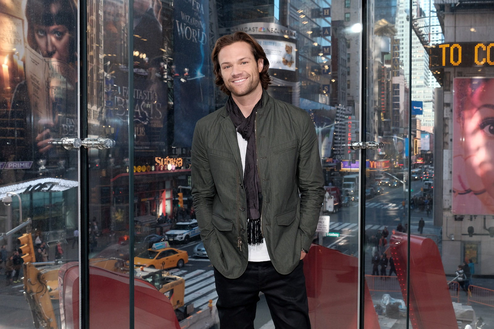 Jared Padalecki visits 'Extra'