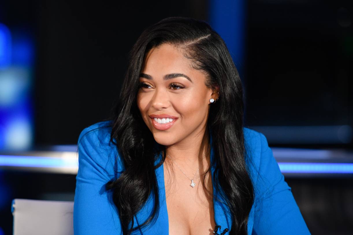 Jordyn Woods being interviewed on 'Extra'