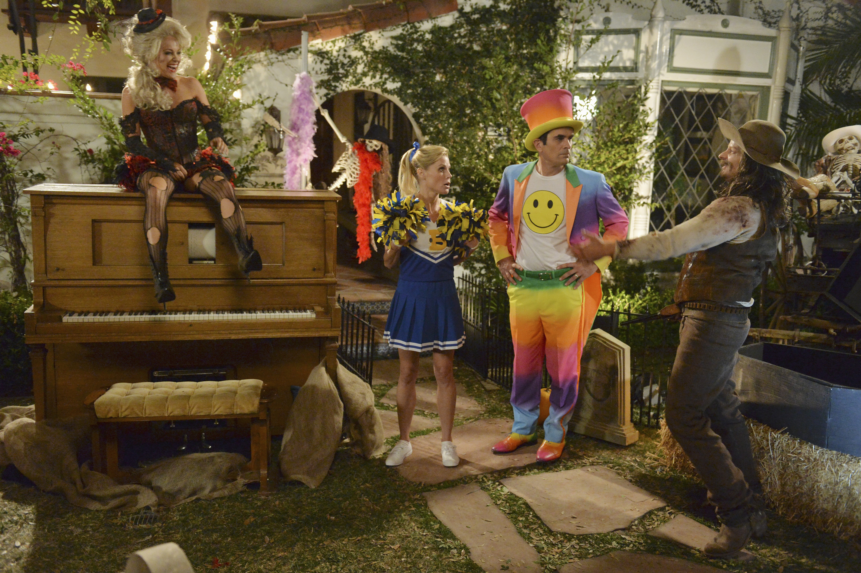 'Halloween 3: AwesomeLand' Episode of 'Modern Family'