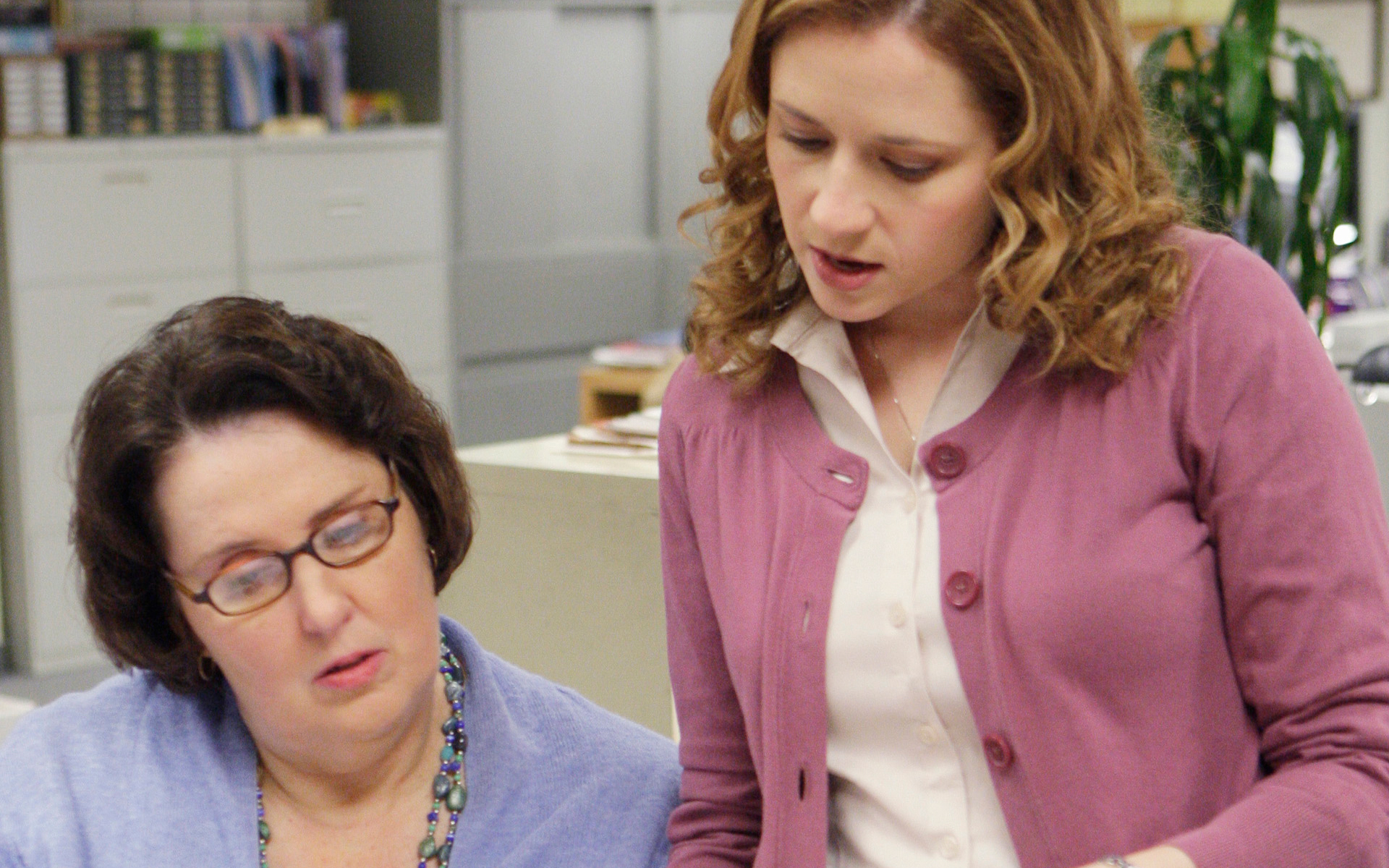 Phyllis Smith as Phyllis Lapin, Jenna Fischer as Pam Beesly on 'The Office'