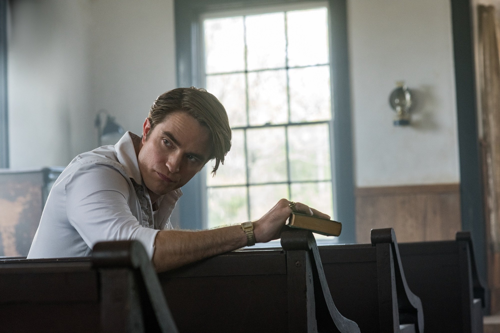 Robert Pattinson as Reverend Preston Teargardin in 'The Devil All The Time.'