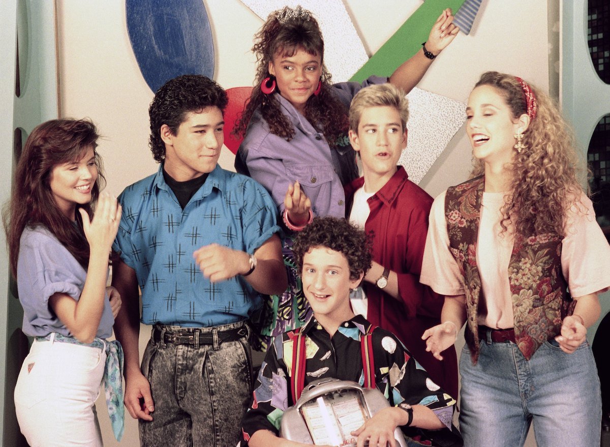 Tiffani Thiessen as Kelly Kapowski, Mario Lopez as A.C. Slater, Lark Voorhies as Lisa Turtle, Dustin Diamond as Screech Powers, Mark-Paul Gosselaar as Zack Morris, Elizabeth Berkeley as Jessie Spano