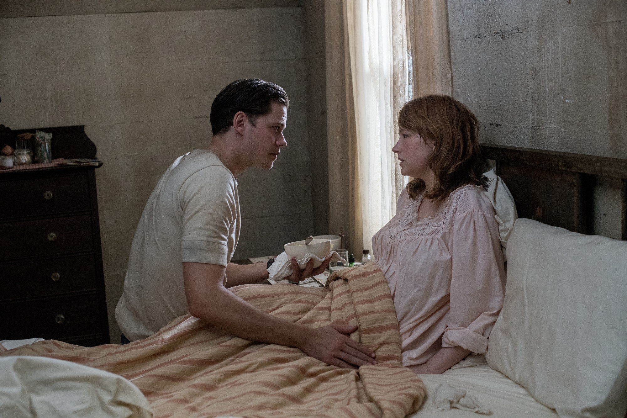 The Devil All the Time: Haley Bennett and Bill Skarsgard