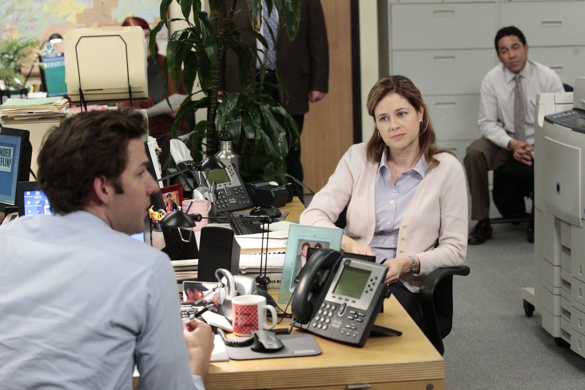 John Krasinski as Jim Halpert, Jenna Fischer as Pam Beesly, Oscar Nunez as Oscar Martinez on 'The Office'
