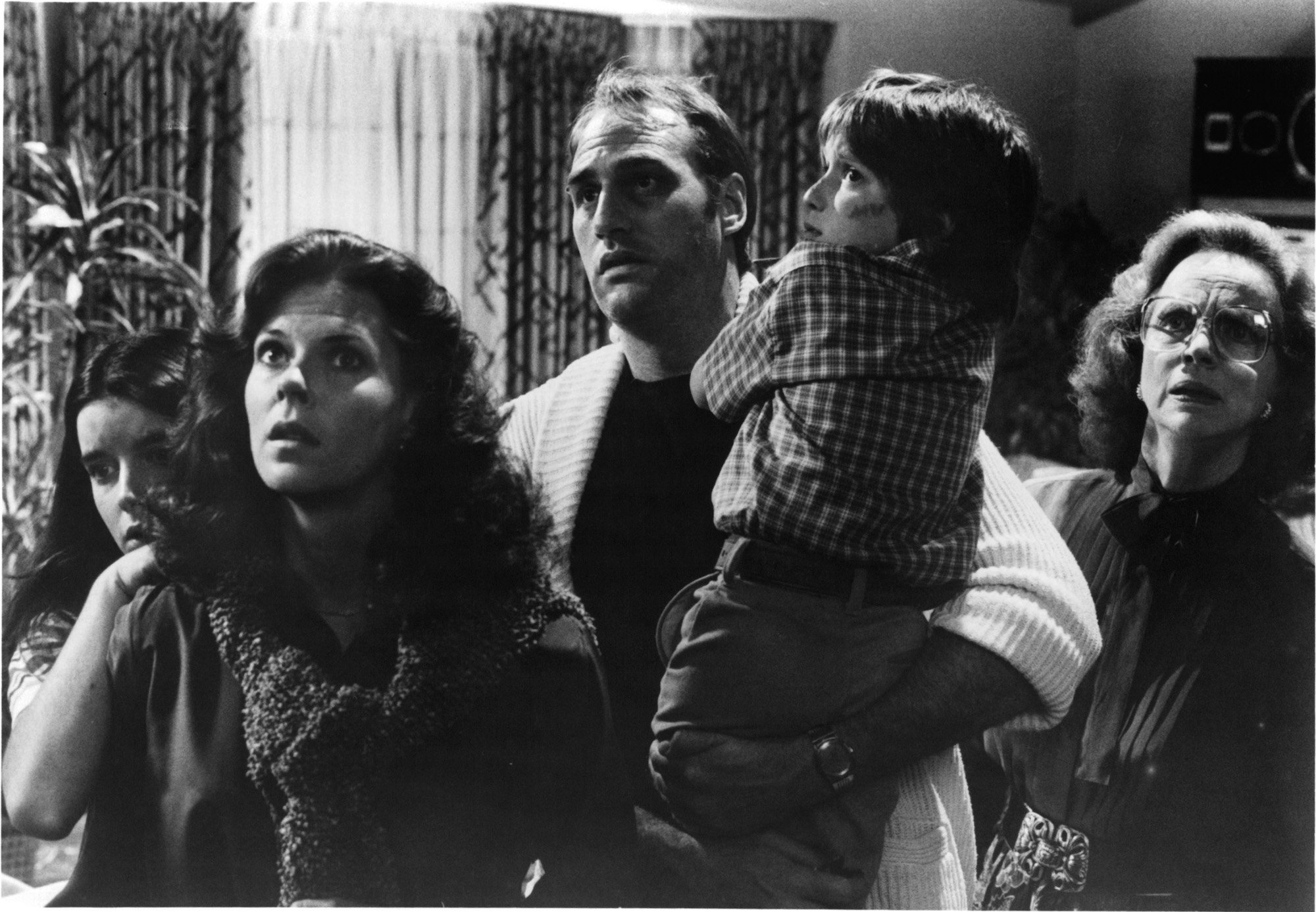 (L-R) Dominique Dunne, JoBeth Williams, Craig T Nelson, Oliver Robins and Beatrice Straight in a scene from the film 'Poltergeist', 1982.