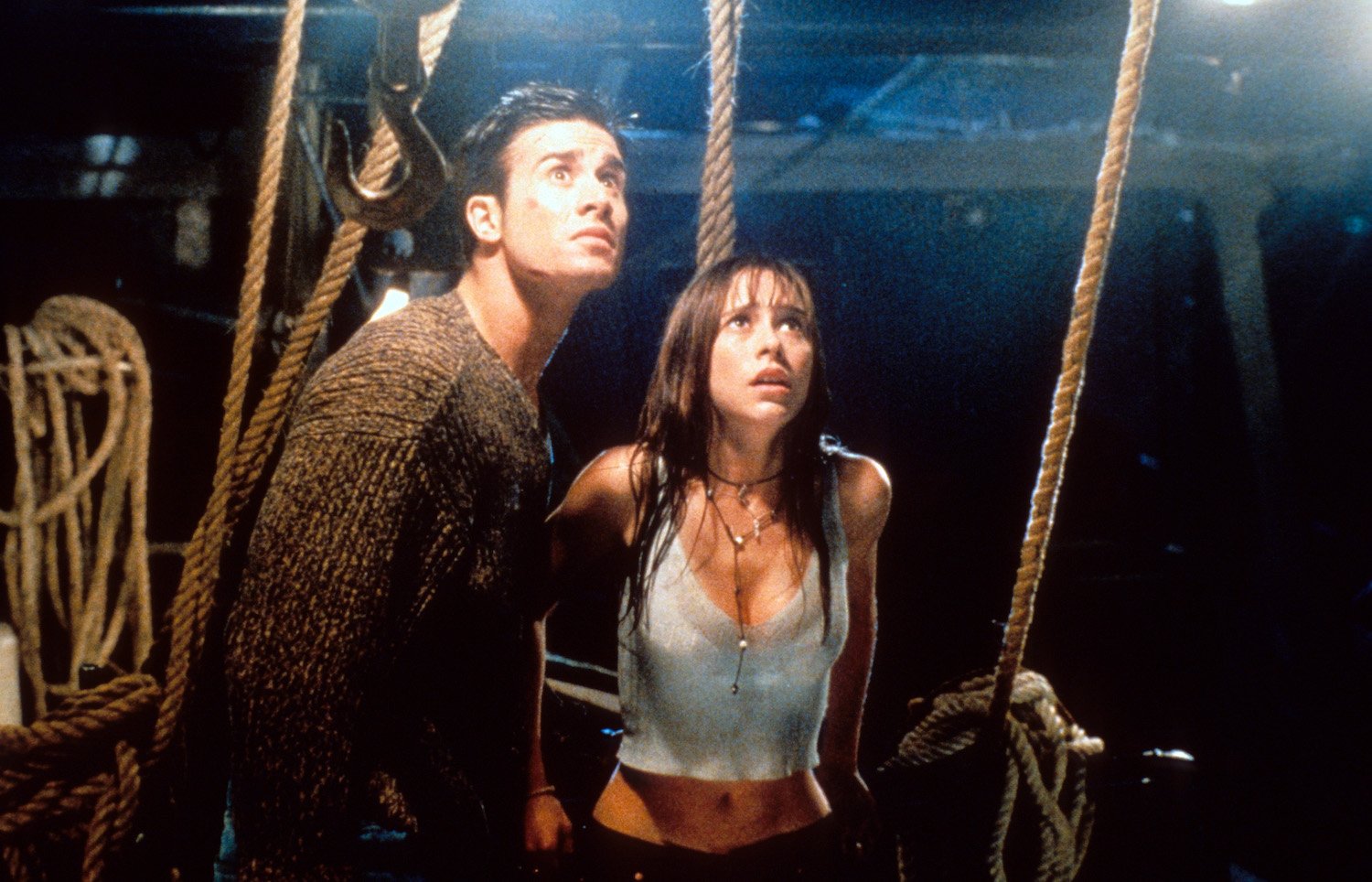 Freddie Prinze Jr And Jennifer Love Hewitt looking frightened