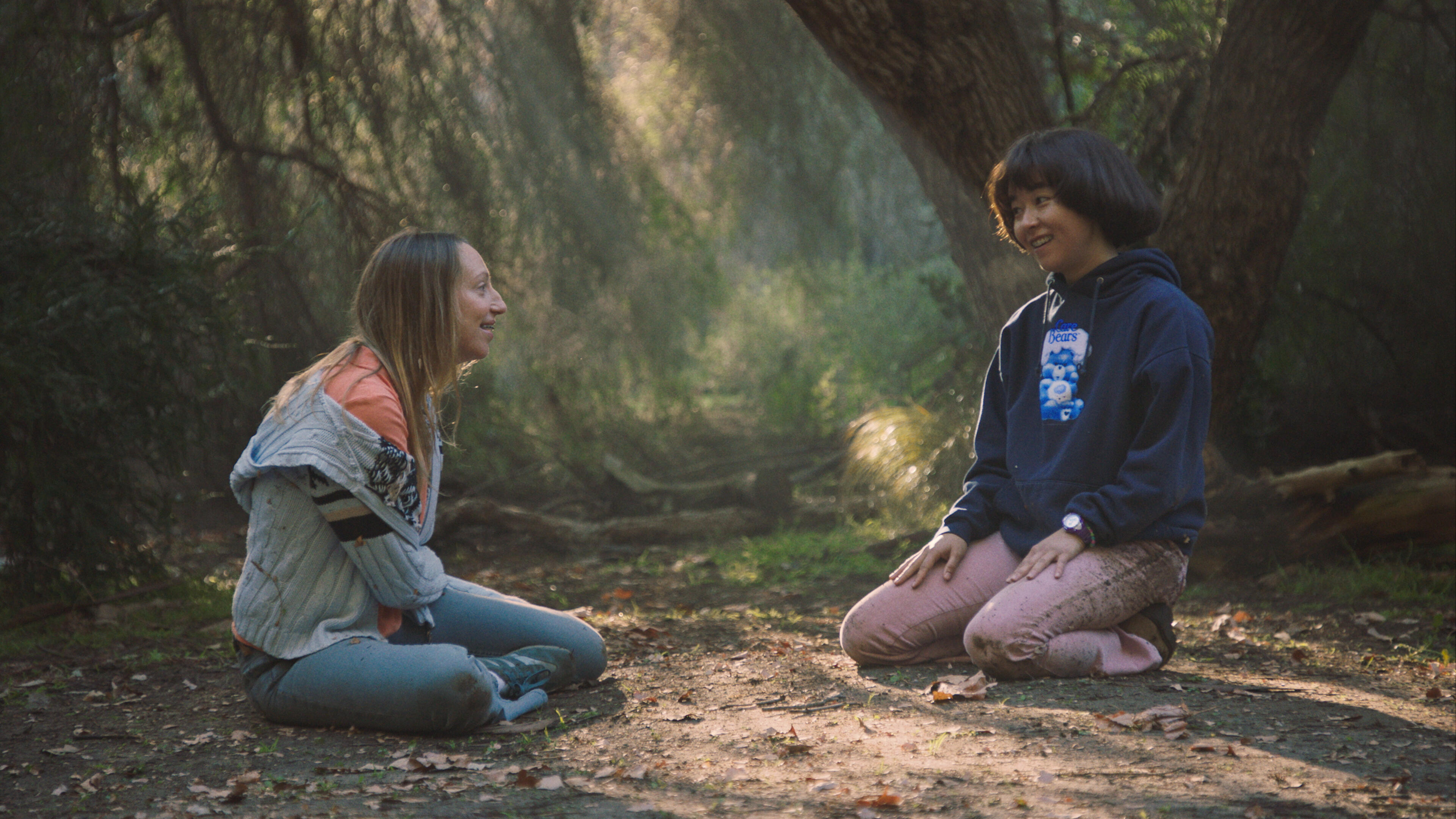 Anna Kone (Anna Konkle) and Maya Ishii-Peters (Maya Erskine) in 'PEN15' Season 2 Episode 'Vendy Wiccany'