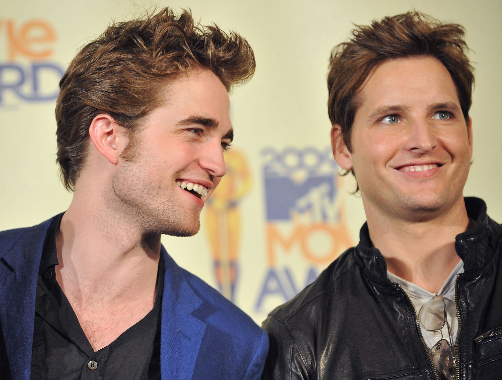 Robert Pattinson and Peter Facinelli at the 2009 MTV Movie Awards at Gibson Amphitheatre on May 31, 2009.