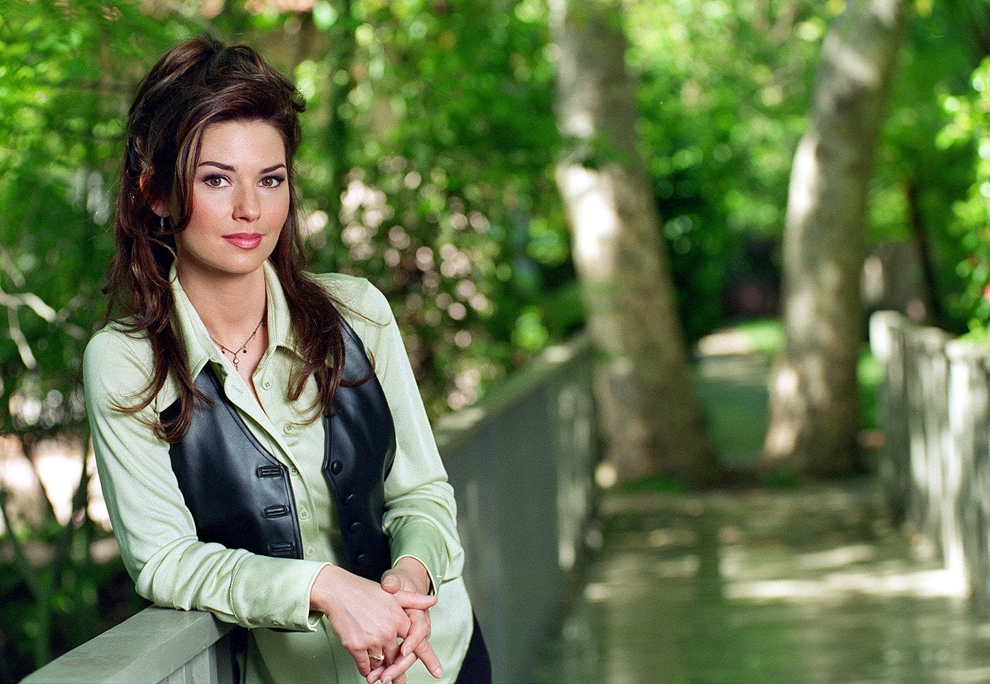 Shania Twain in front of trees