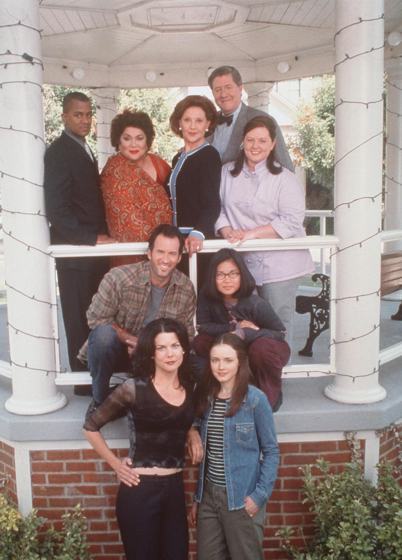 (L-R): Yanic Truesdale, Liz Torres, Kelly Bishop, Edward Herrmann, Melissa McCarthy, Scott Patterson, Keiko Agena, Lauren Graham, and Alexis Bledel