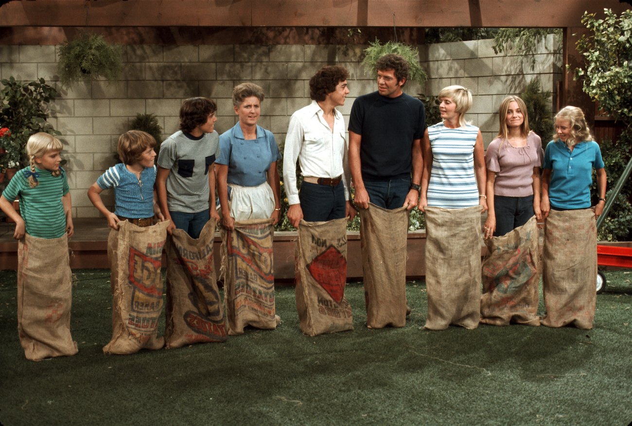 'The Brady Bunch': (l-r) Mike Lookinland, Christopher Knight, Ann B. Davis, Barry Williams, Robert Reed, Florence Henderson, Maureen McCormick, Eve Plumb, and Susan Olsen