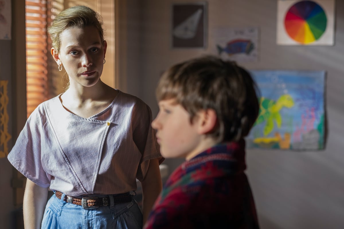 VICTORIA PEDRETTI as DANI and BENJAMIN EVAN AINSWORTH as MILES in THE HAUNTING OF BLY MANOR