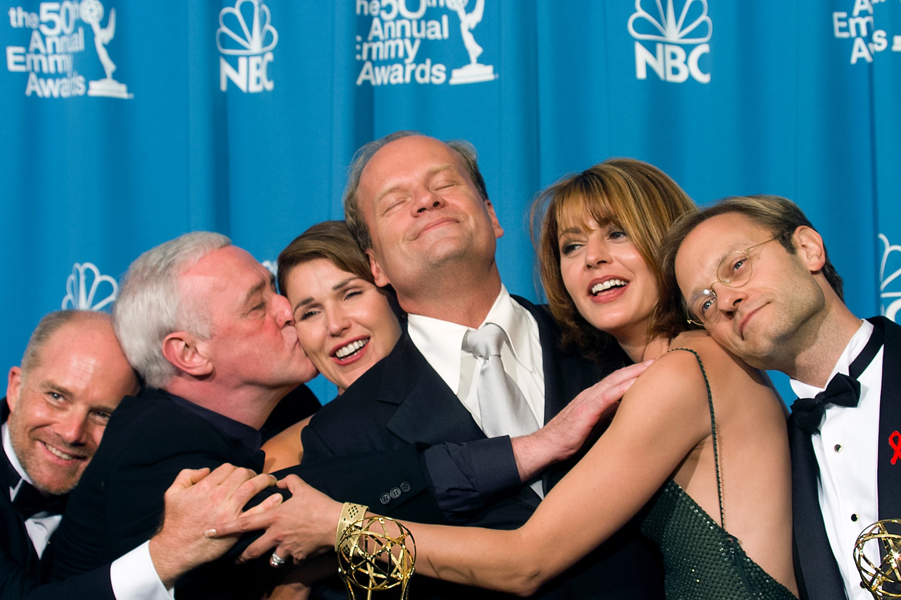 Kelsey Grammer (center) and David Hyde Pierce (R) are joined by fellow 'Frasier' cast members actors Jane Leeves, Peri Gilpin, John Mahoney and James Burrows attend the Emmy Awards in 1998