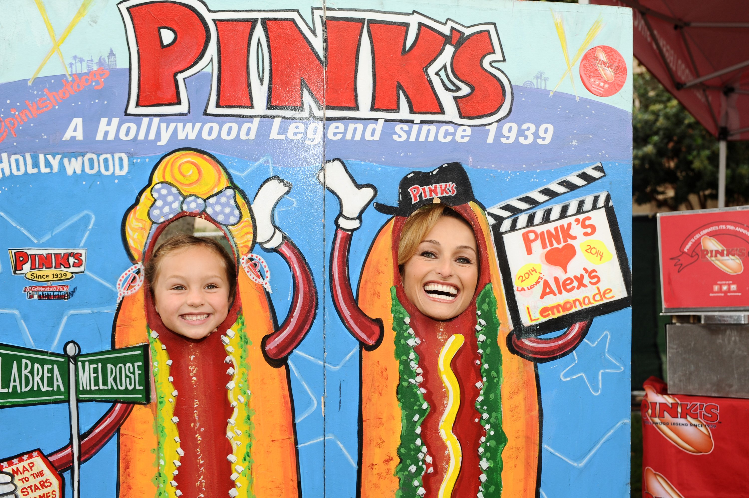 Giada De Laurentiis (right) and her daughter Jade having fun at an L.A. Loves Alex's Lemonade event in 2014