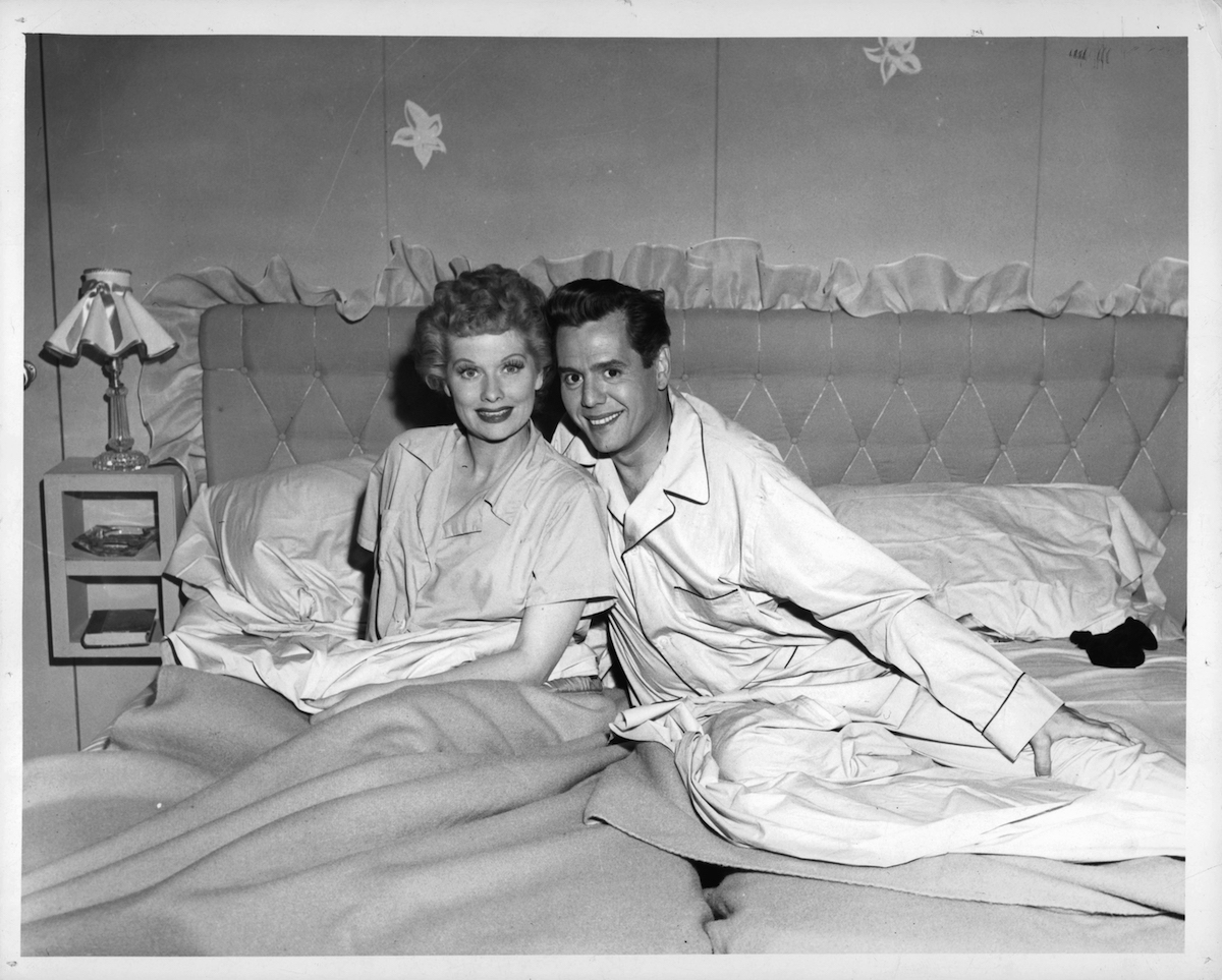 Lucille Ball and Desi Arnaz in bed in pilot episode of television series 'I Love Lucy', 1951