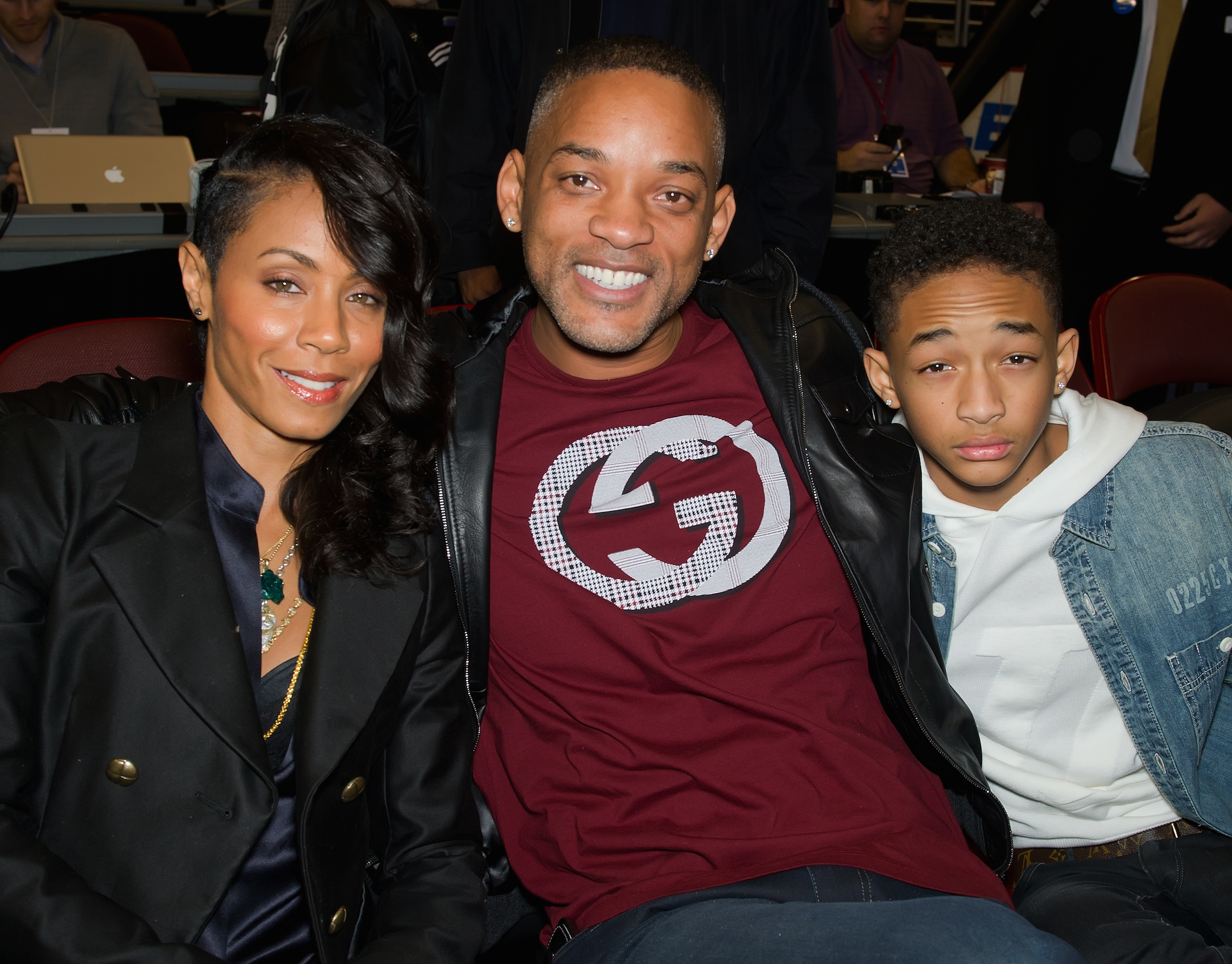 (L-R) Jada Pinkett Smith, Will Smith, and Jaden Smith attend the Philadelphia 76ers vs Charlotte Bobcats basketball game