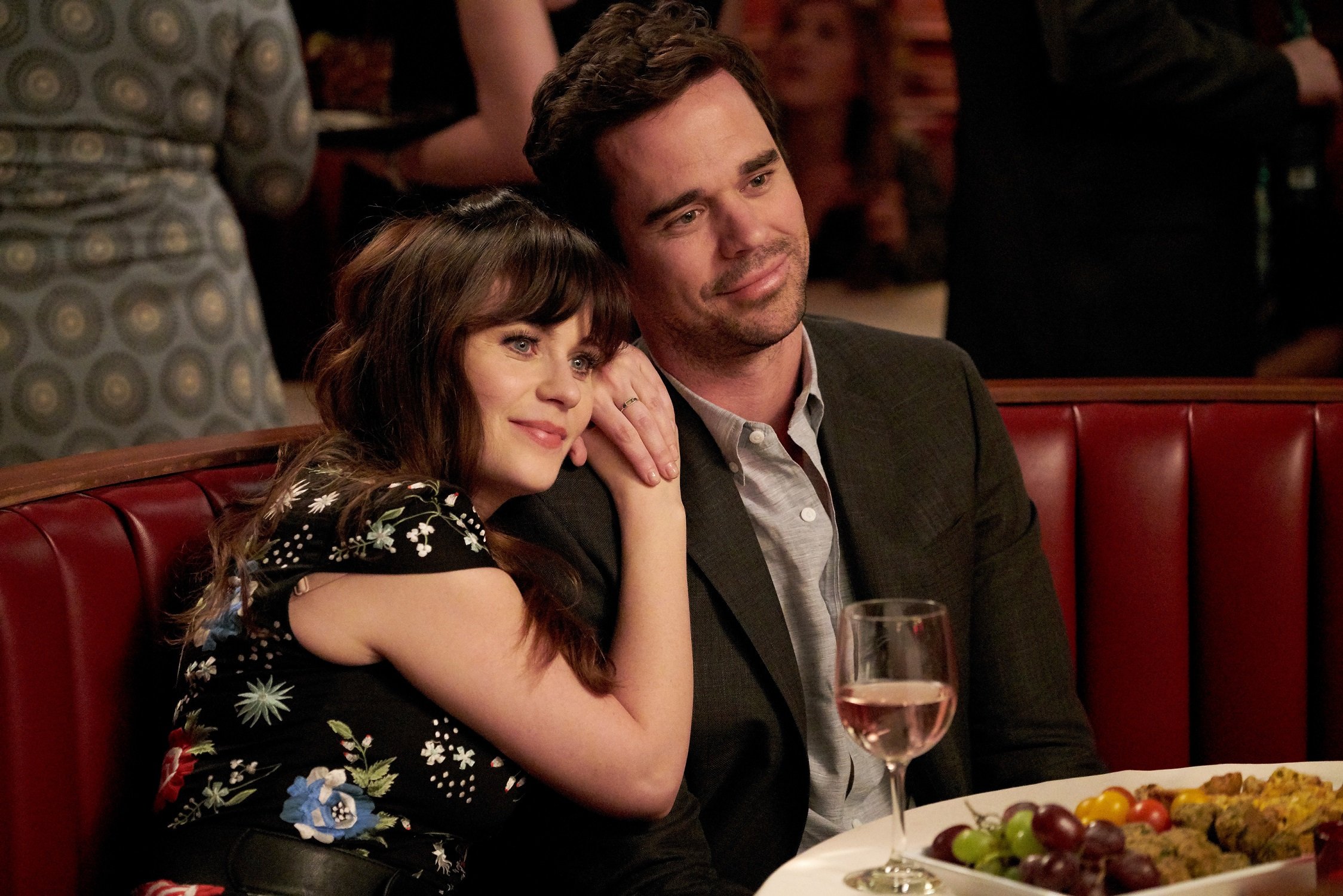 Zooey Deschanel as Jess Day and David Walton as Dr. Sam Sweeney in 'New Girl'