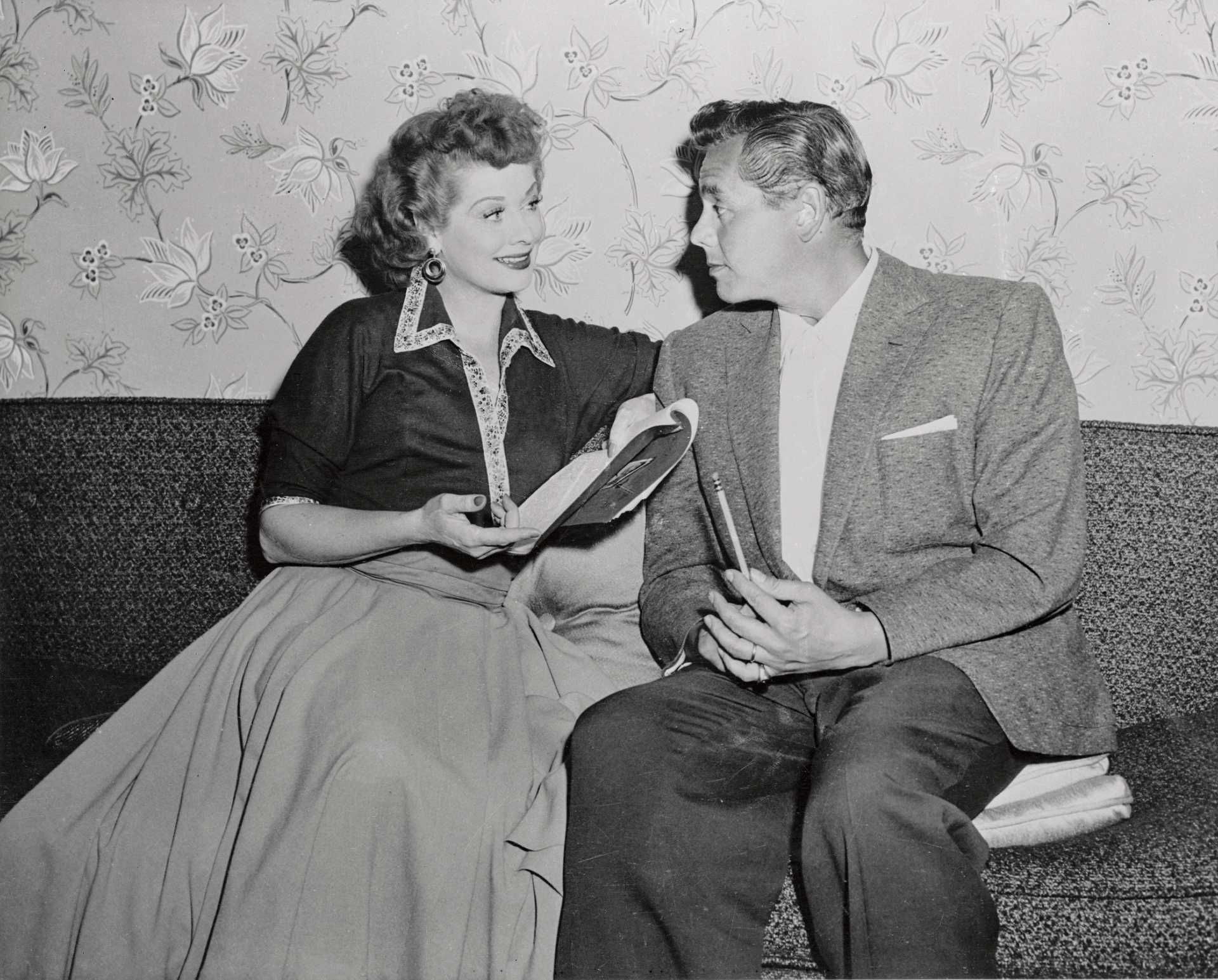 Lucille Ball with Desi Arnaz | © Bettmann/CORBIS/Bettmann Archive