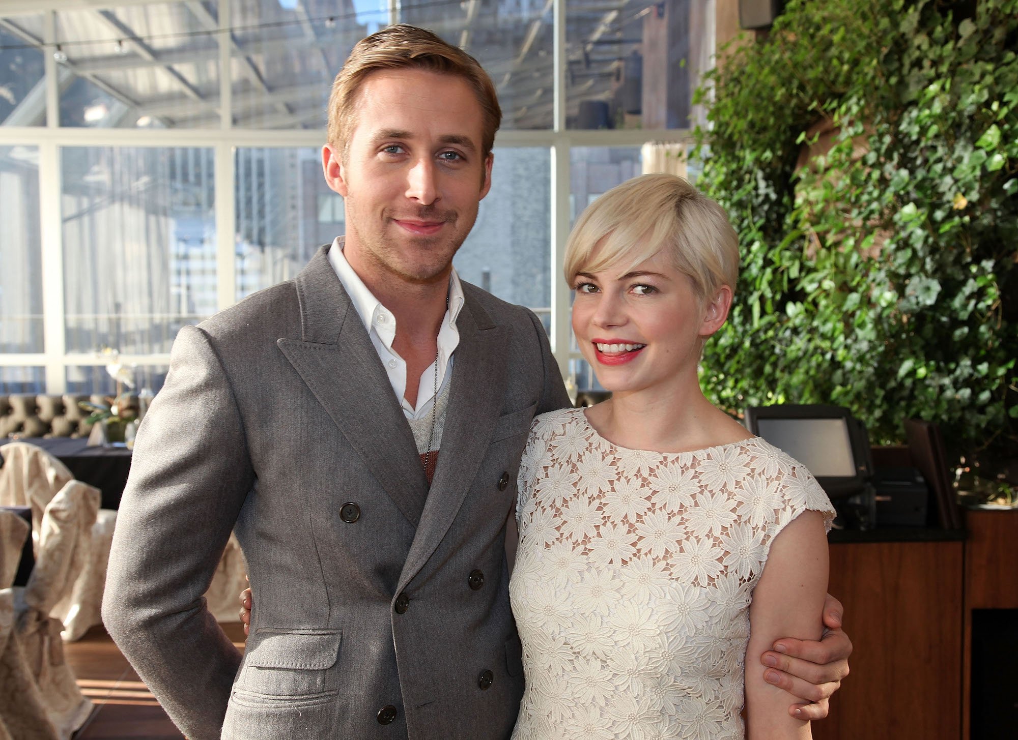 (L-R) Ryan Gosling and Michelle Williams smiling