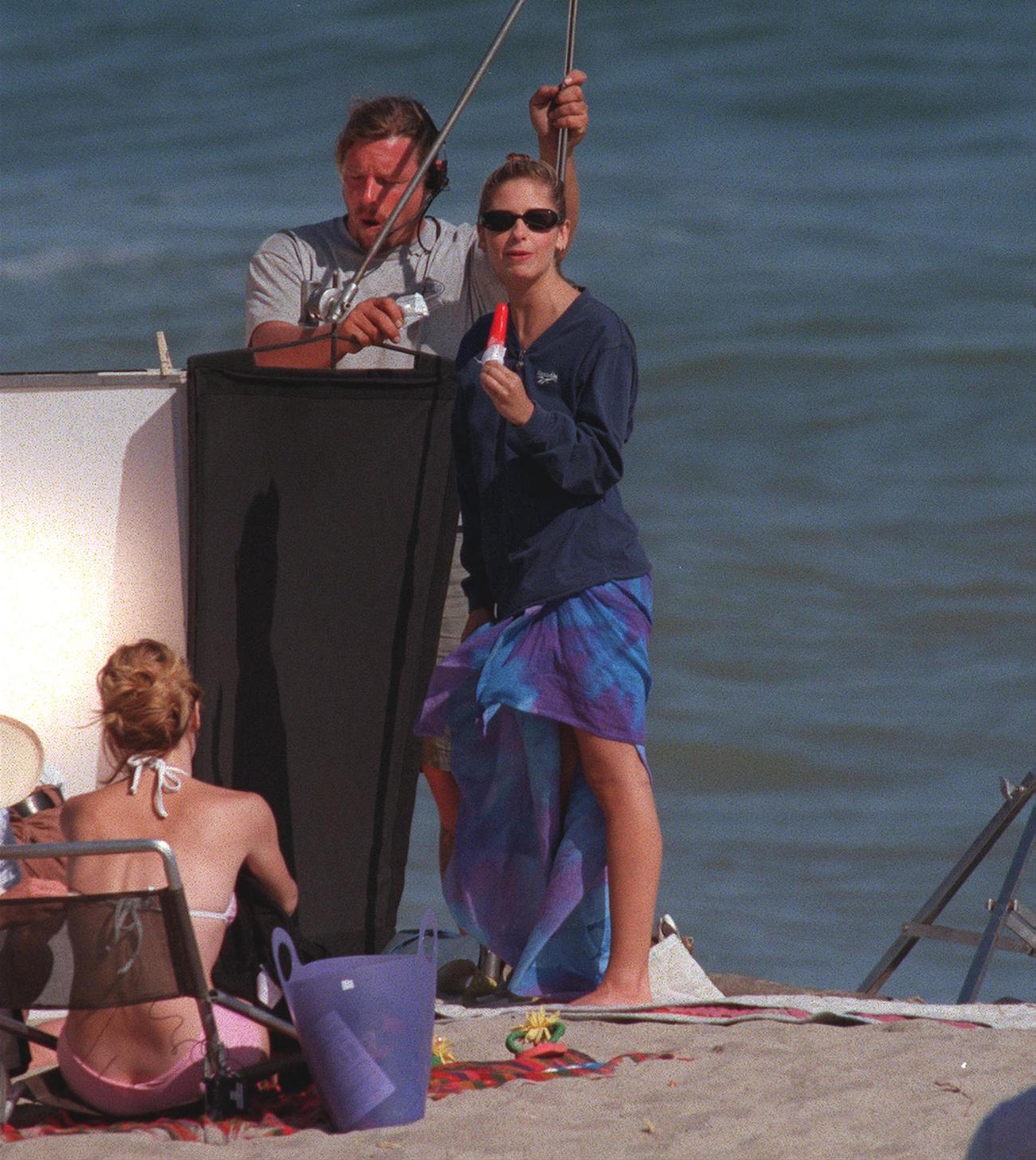 Sarah Michelle Gellar eats a popsicle on the set of 'Buffy the Vampire Slayer'