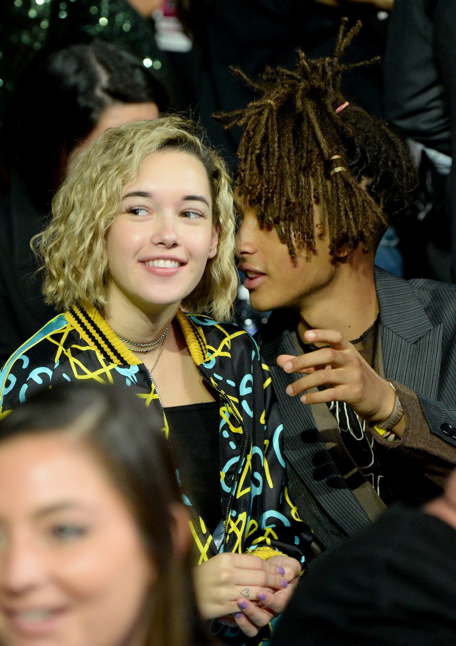 2016年8月28日にニューヨークのマディソン・スクエア・ガーデンで開催された「2016 MTV Video Music Awards」に出席した俳優ジェイデン・スミス（右）とサラ・スナイダー（左）。 