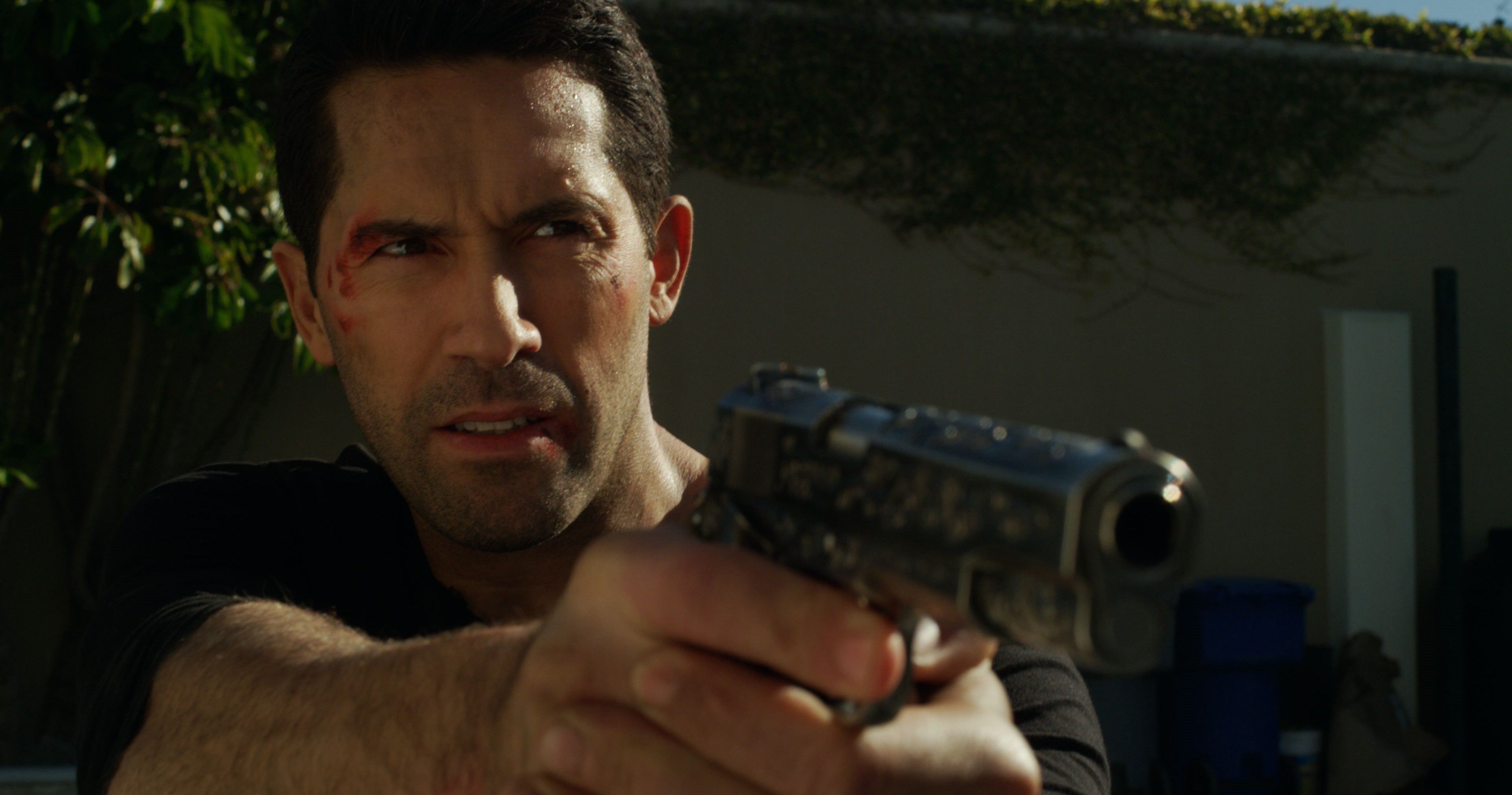 Scott Adkins in Seized