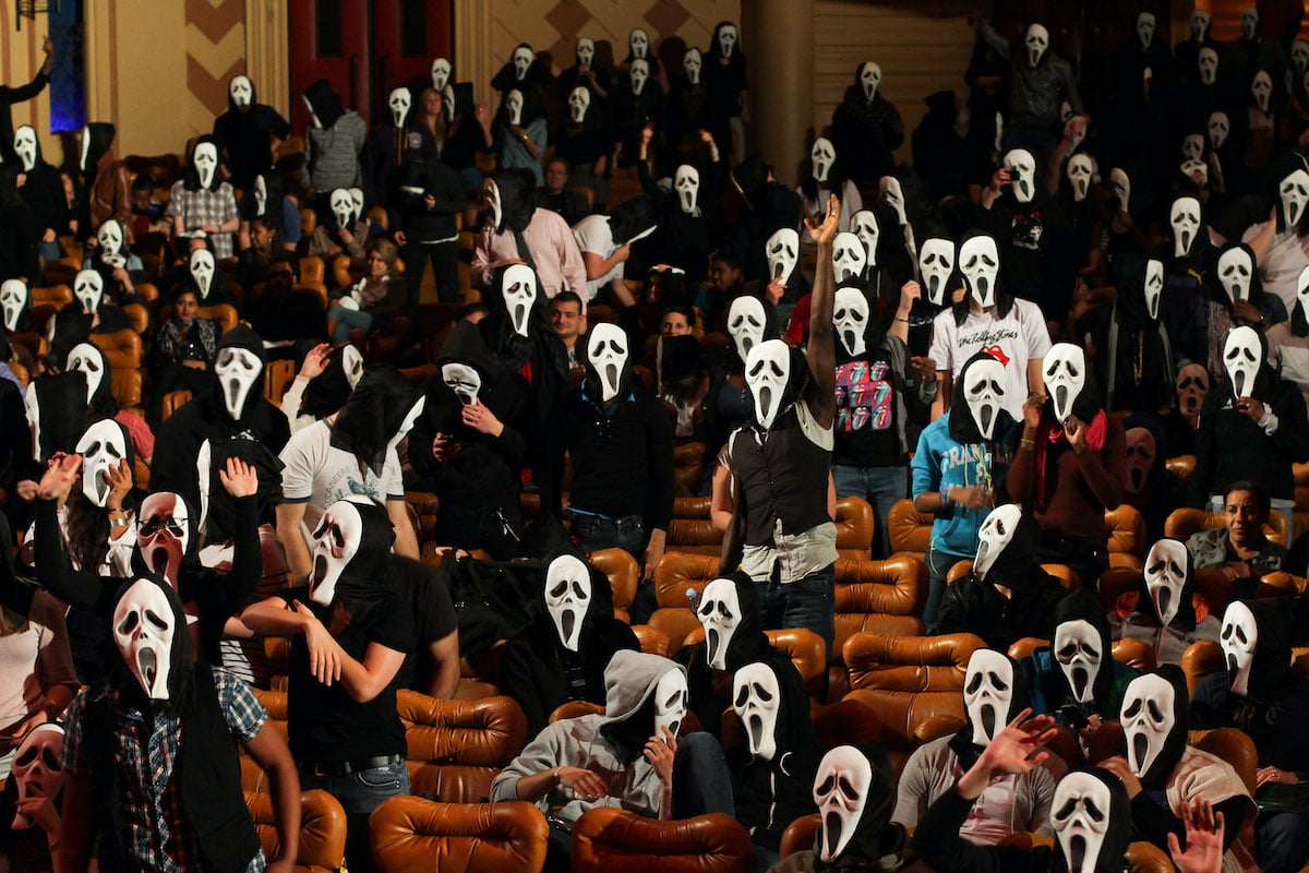 Fans at the 'Scream 4' Paris premiere