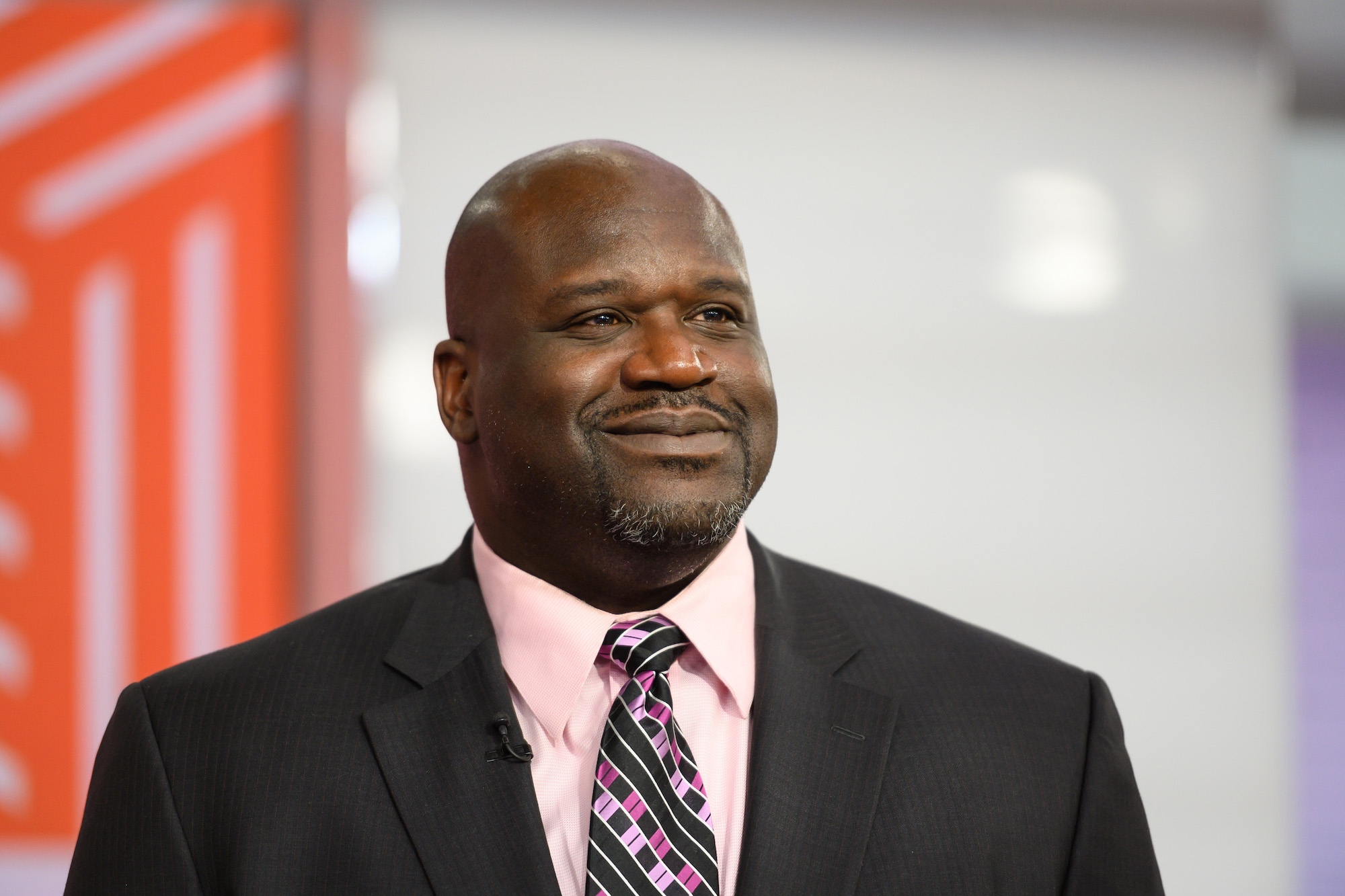 Shaquille O'Neal smiling, looking to the right