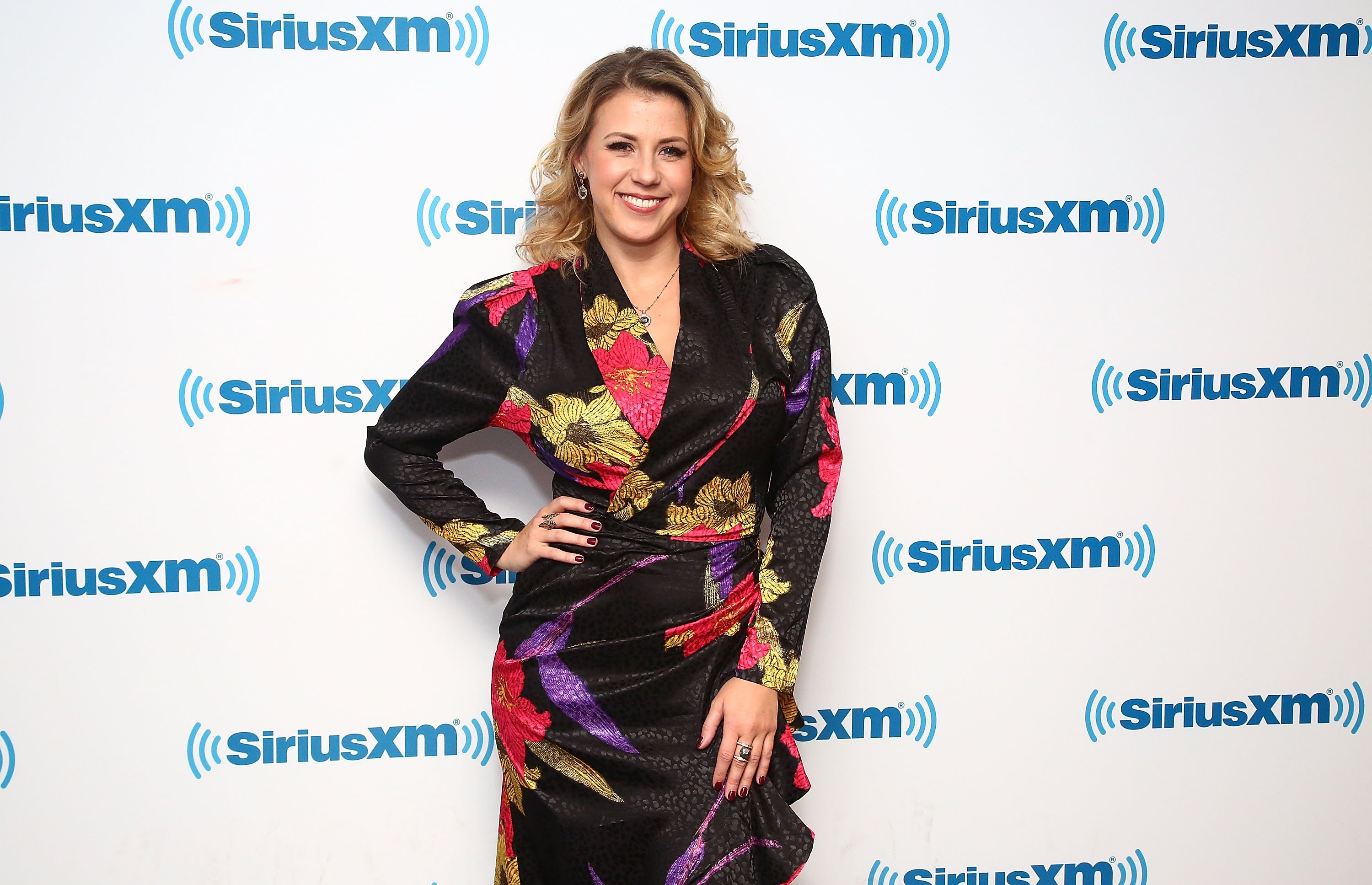 Jodie Sweetin visits the SiriusXM studios