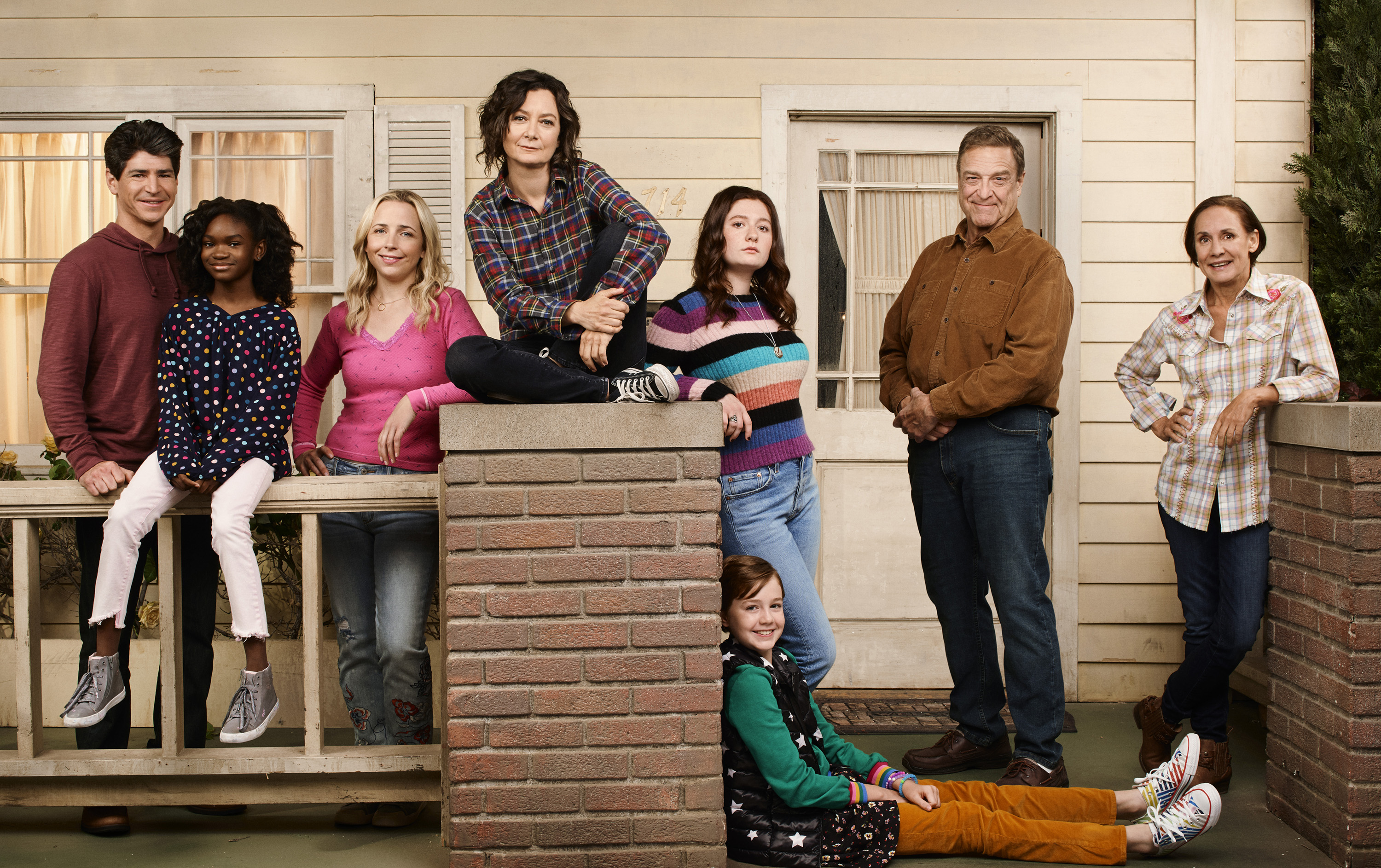 Michael Fishman as D.J. Conner, Jayden Rey as Mary Conner, Lecy Goranson as Becky Conner-Healy, Sara Gilbert as Darlene Conner, Emma Kenney as Harris Conner-Healy, Ames McNamara as Mark Conner-Healy, John Goodman as Dan Conner, and Laurie Metcalf as Jackie Harris.