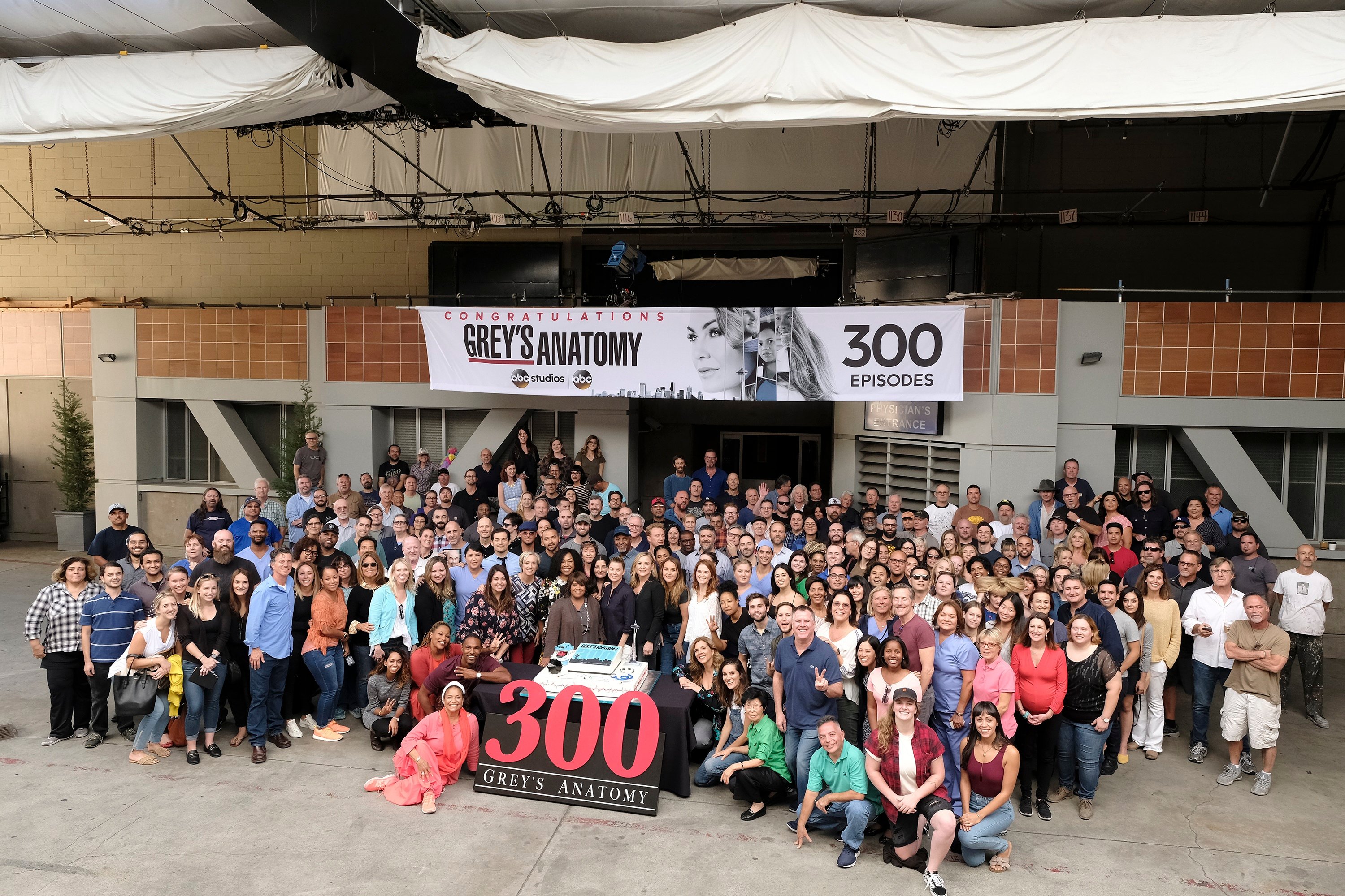 The cast and crew of 'Grey's Anatomy' for the 300th episode
