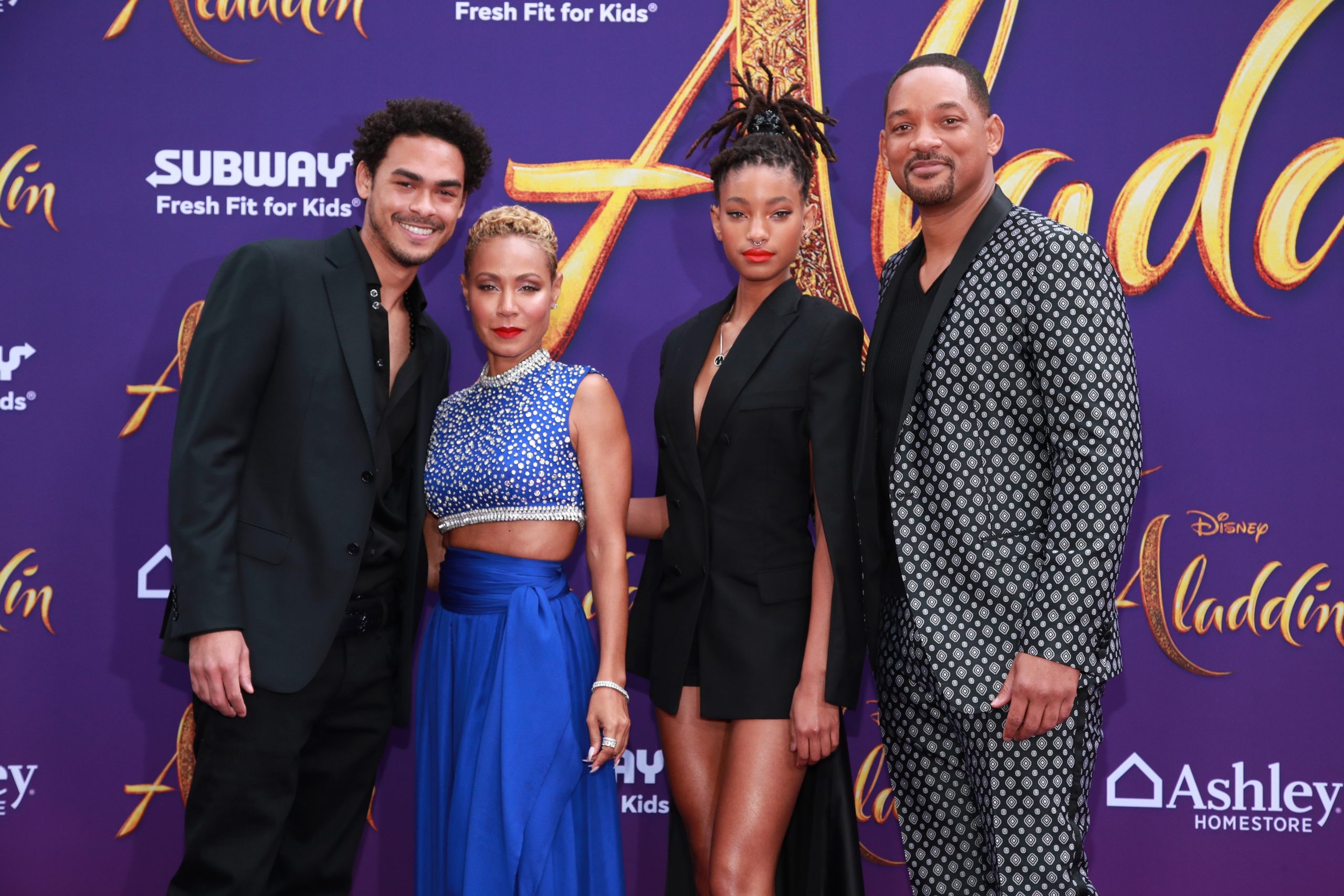 Hollywood, United States. 14th Nov, 2021. HOLLYWOOD, LOS ANGELES,  CALIFORNIA, USA - NOVEMBER 14: Actress Jada Pinkett Smith, husband/actor  Will Smith, daughter/singer Willow Smith and son/actor Jaden Smith arrive  at the 2021