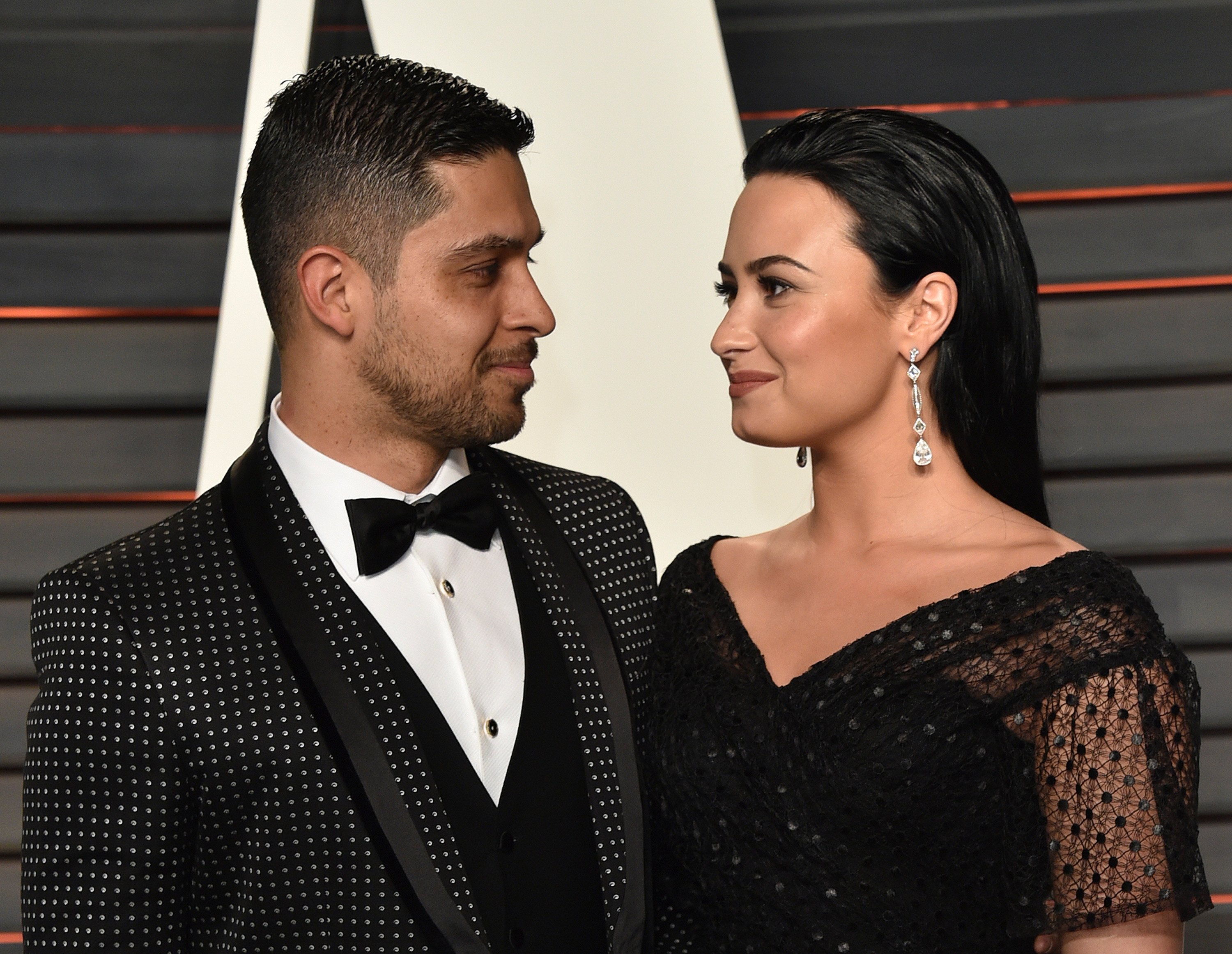 Actor Wilmer Valderrama (L) and singer Demi Lovato arrive at the 2016 Vanity Fair Oscar Party Hosted By Graydon Carter at Wallis Annenberg Center for the Performing Arts on February 28, 2016 in Beverly Hills, California.