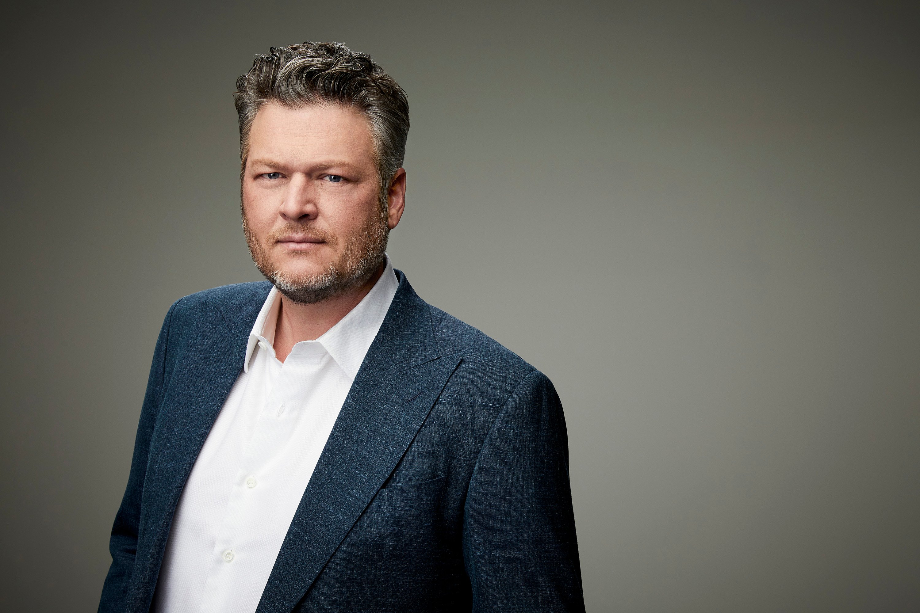 Blake Shelton with a grey/gray background