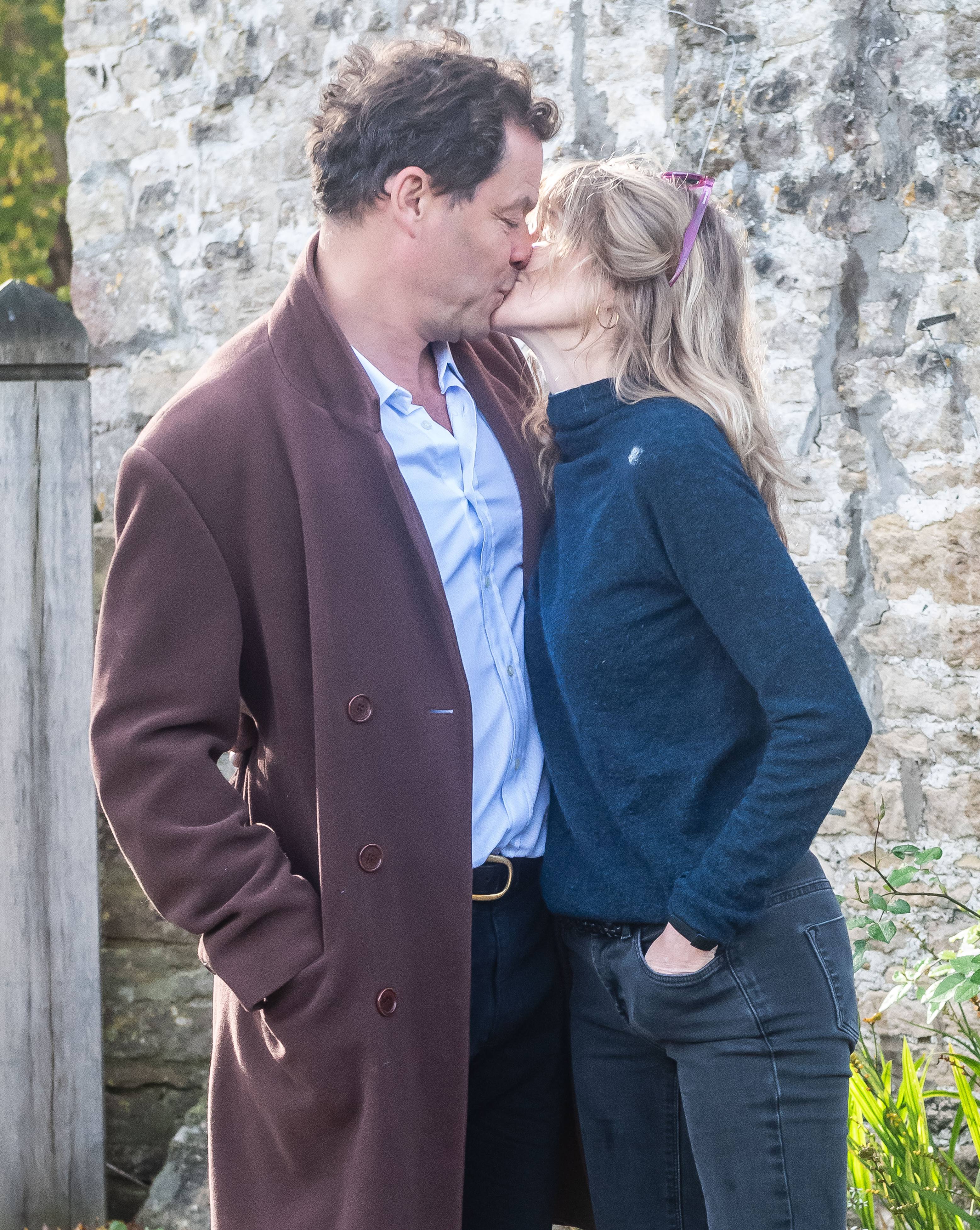 Dominic West kissing his wife
