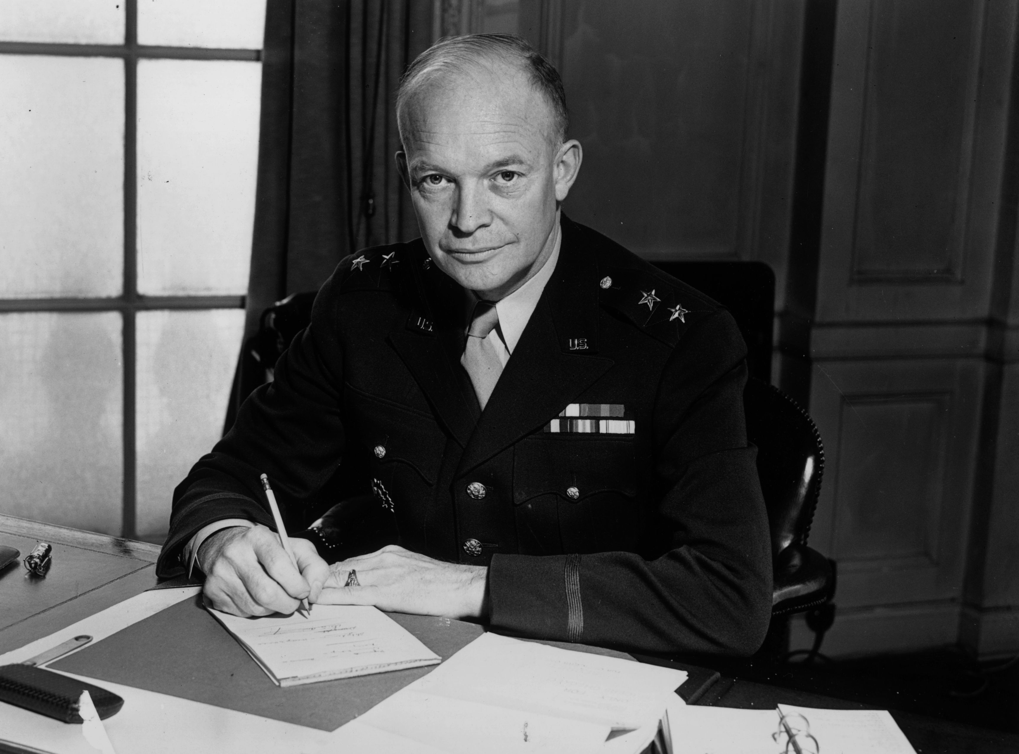 Dwight D. Eisenhower at a dsek