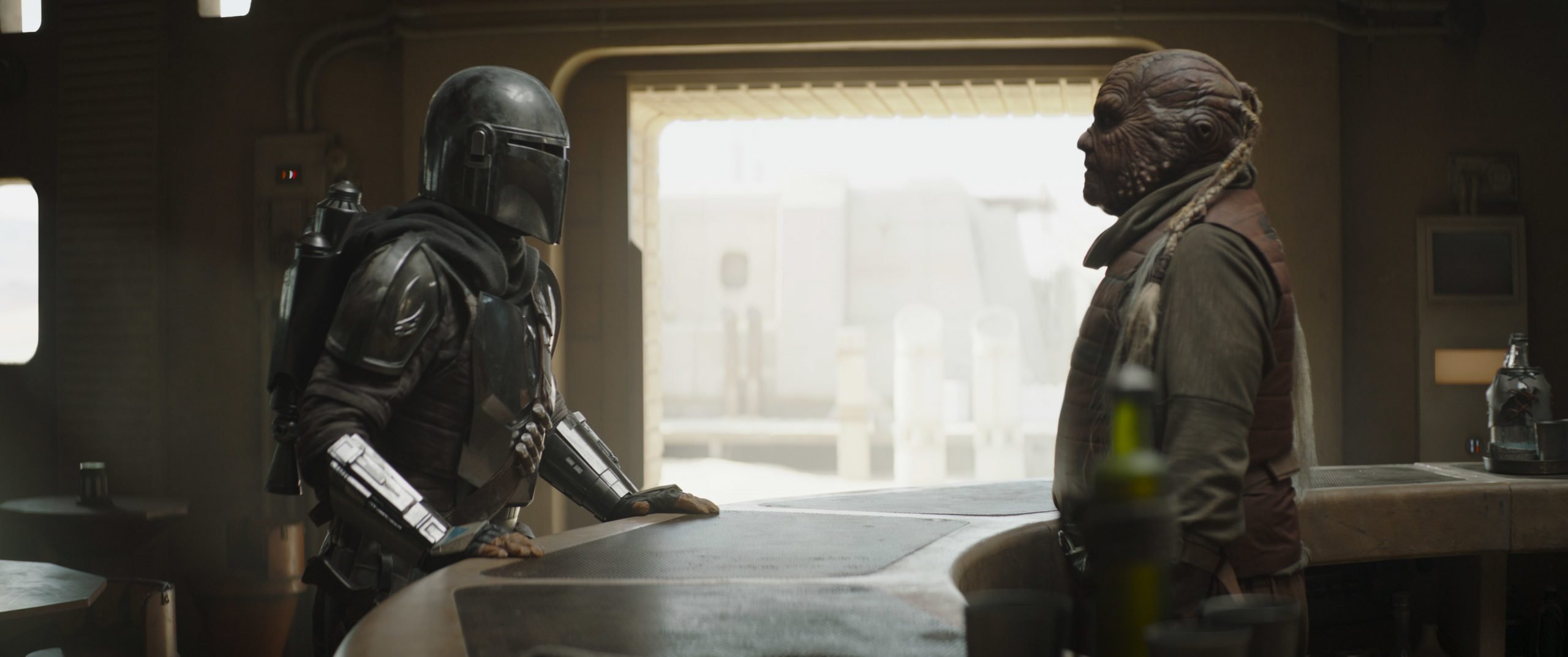 The Mandalorian (Pedro Pascal) and the Weequay bartender on Tatooine.