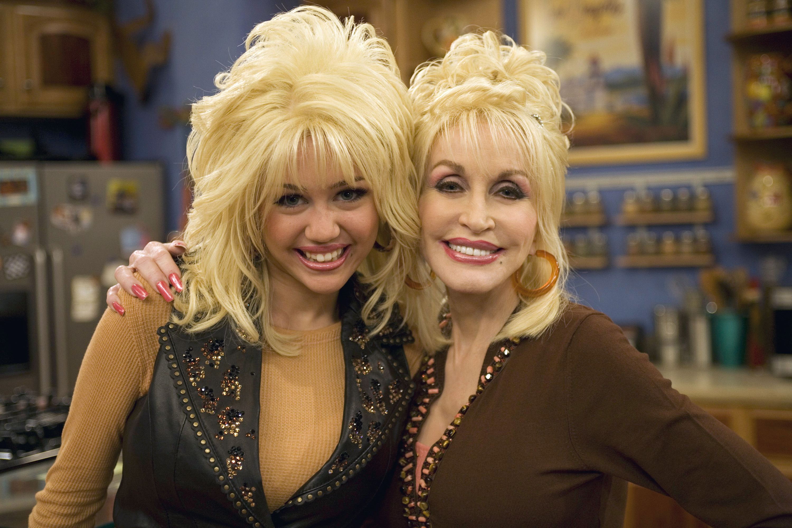 Miley Cyrus and Dolly Parton in 'Hannah Montana'